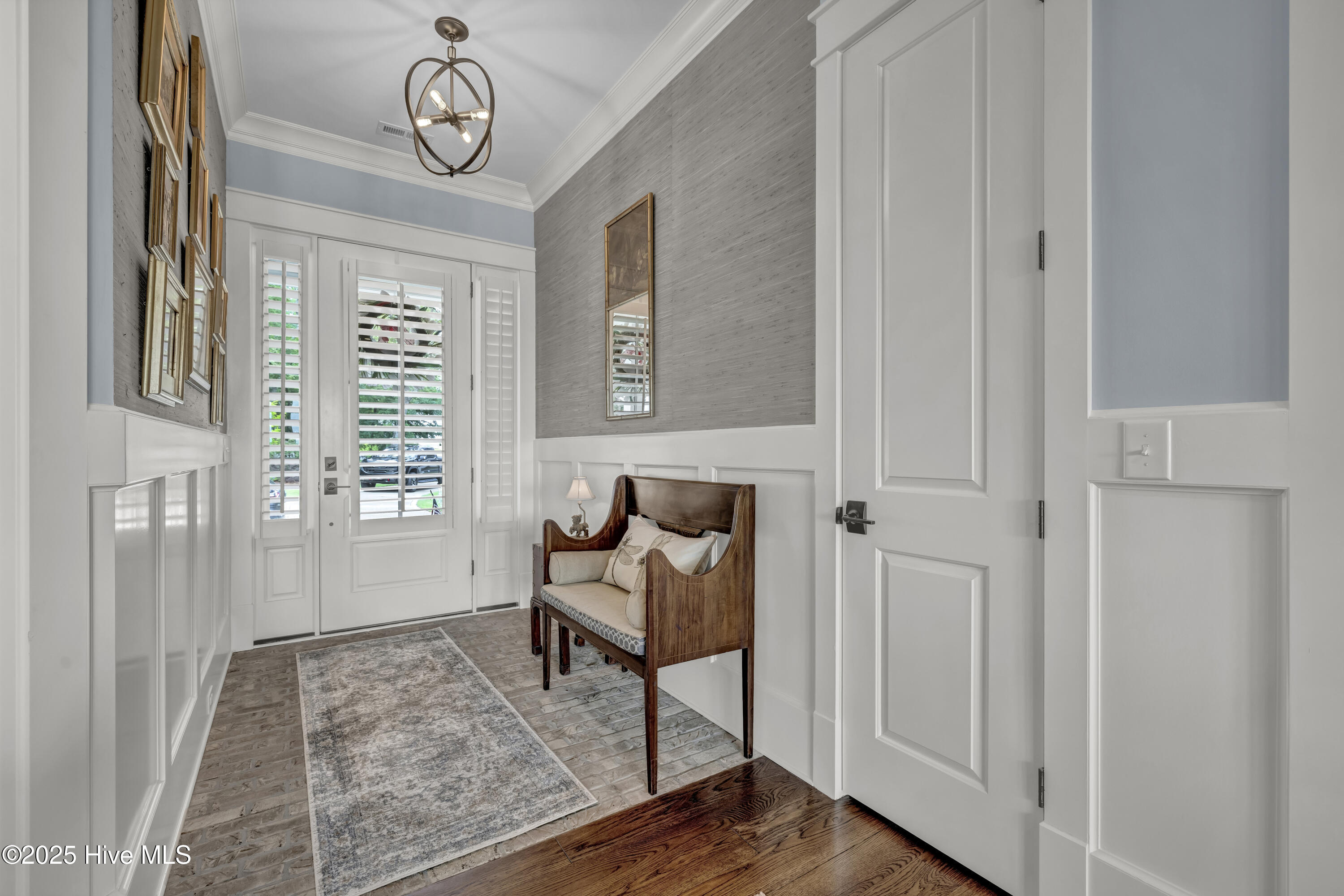 100537011 | Photo 16