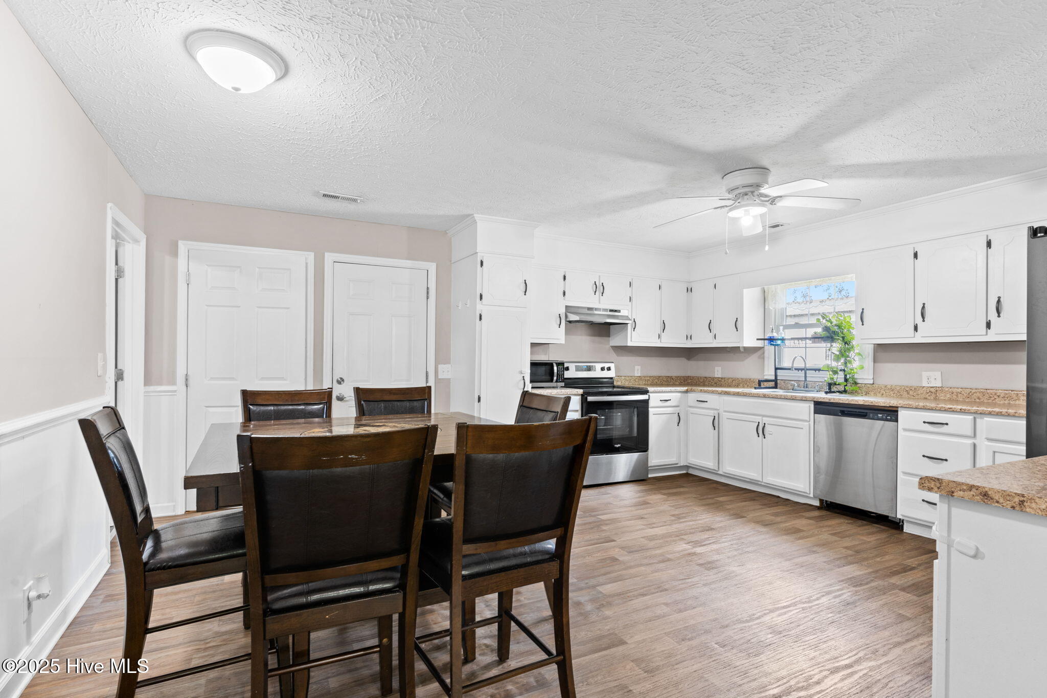 100527355 | Photo 19