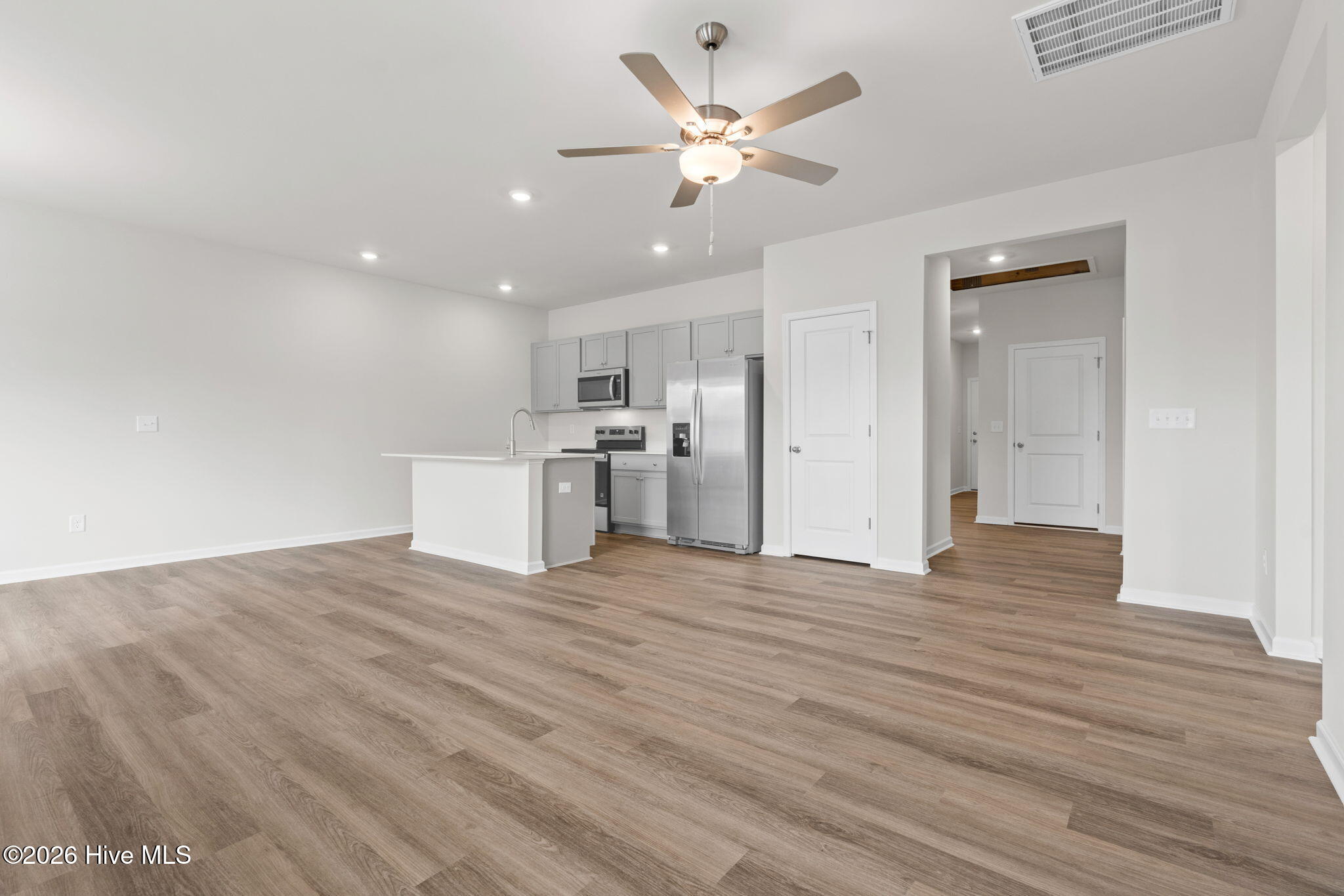 100546635 | Photo 11