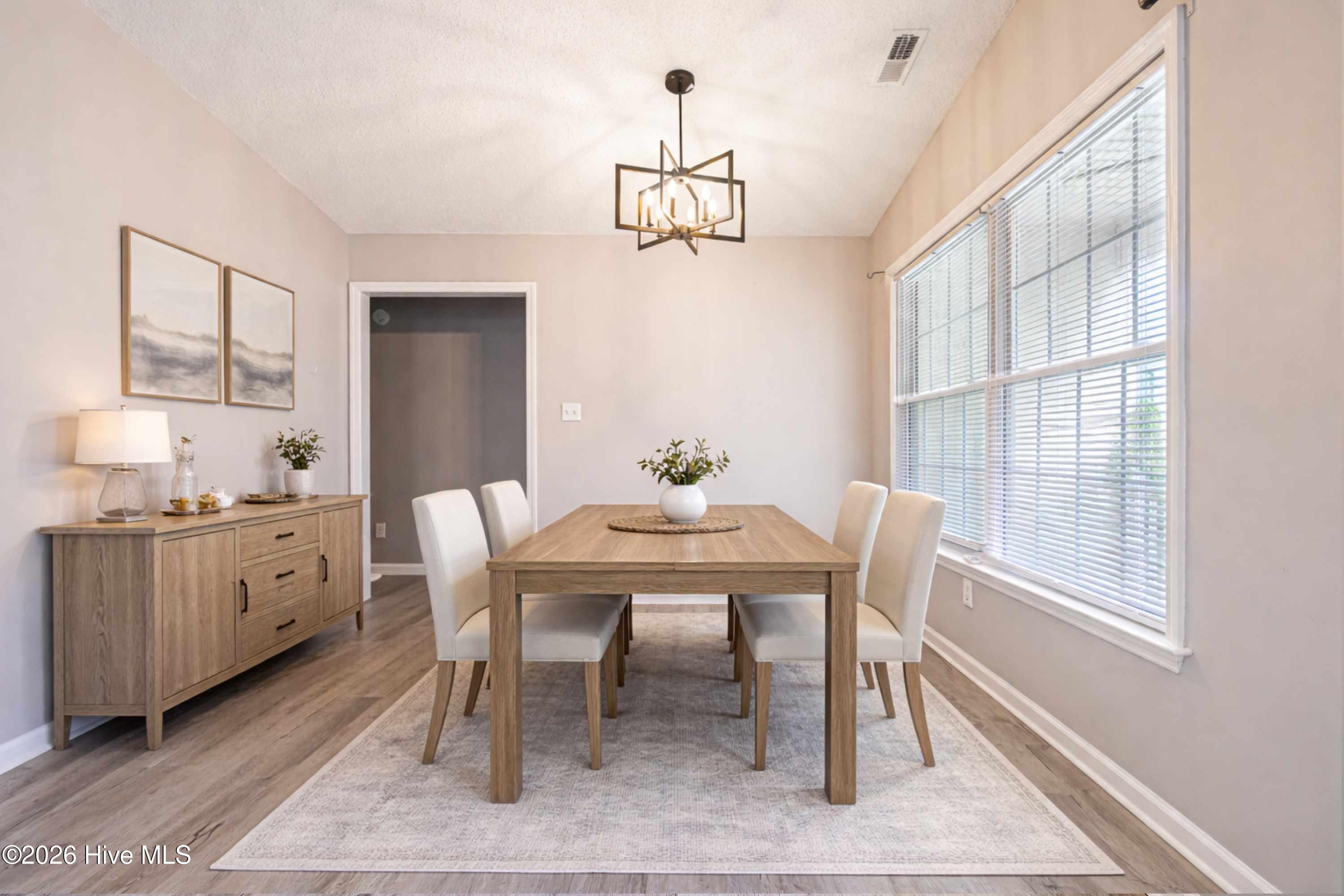 100557378 | Photo 13