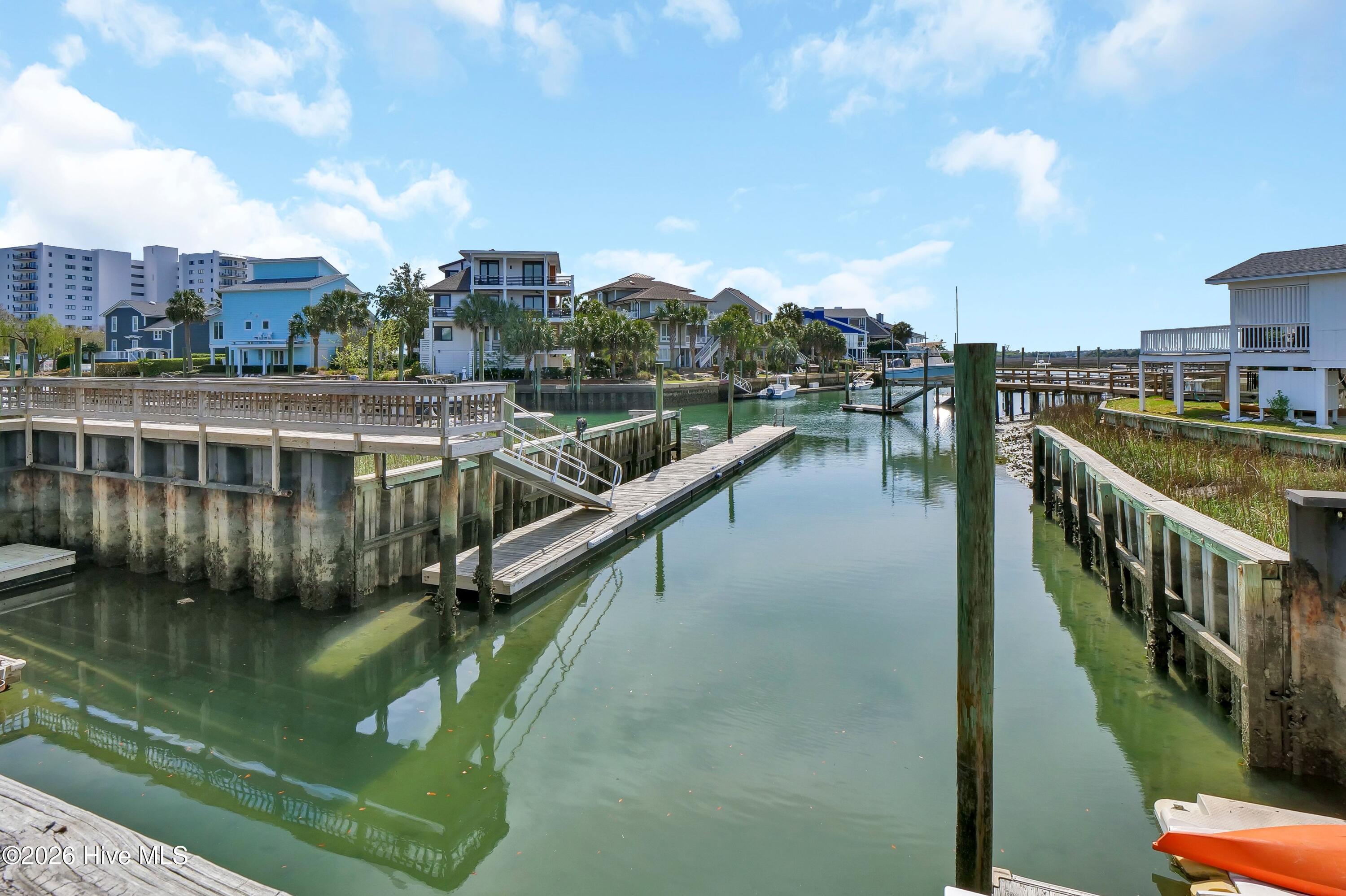 100561645 | Photo 36