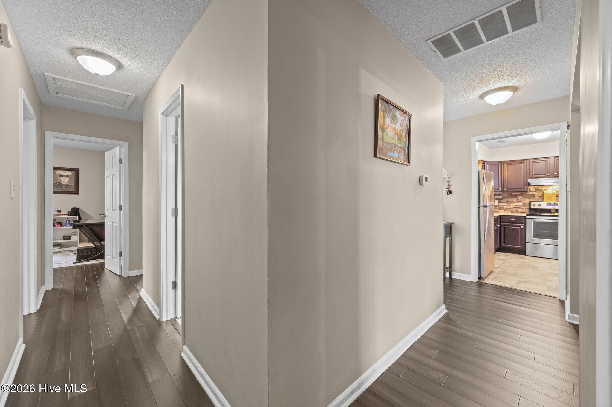 100548393 | Photo 19