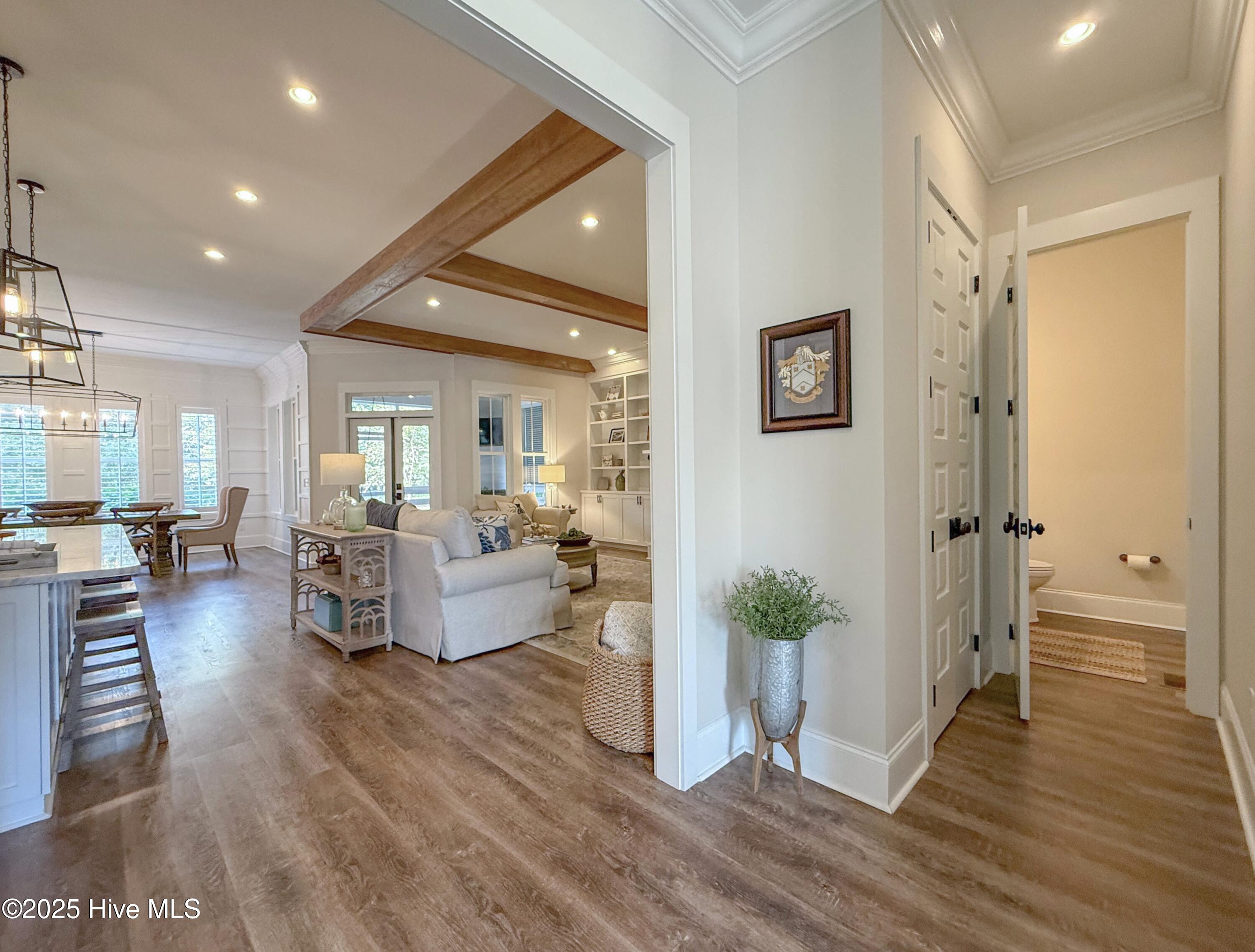 100556308 | Photo 50