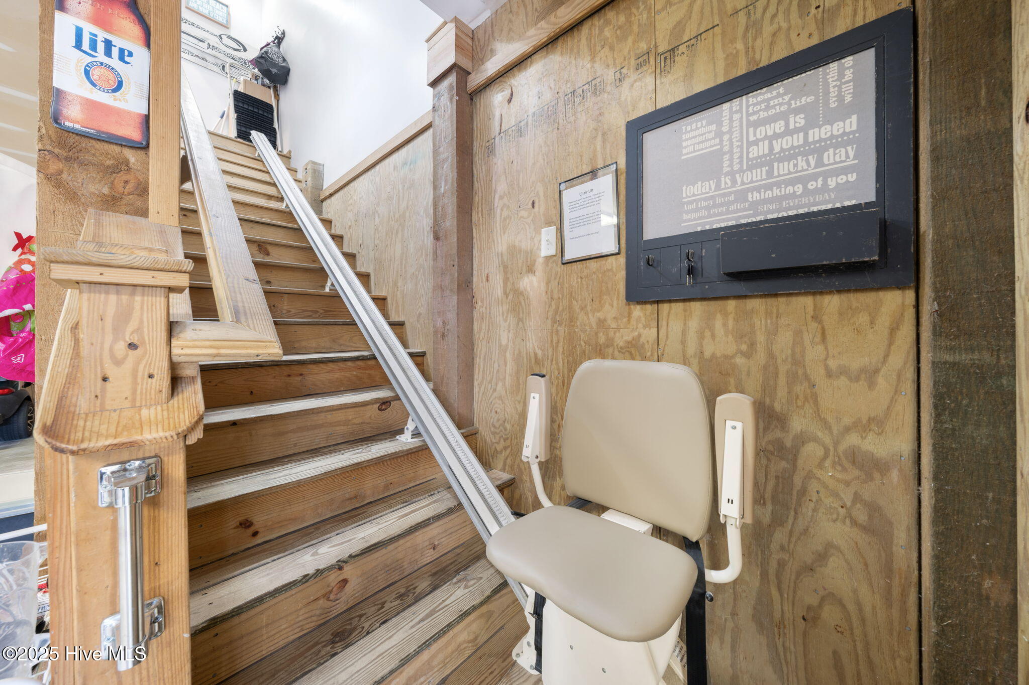 100526205 | Photo 35