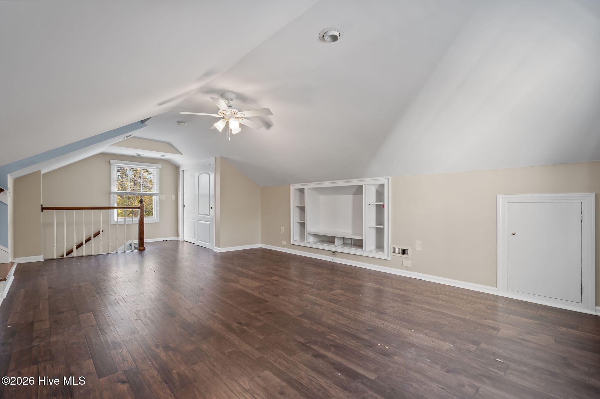 100565239 | Photo 49