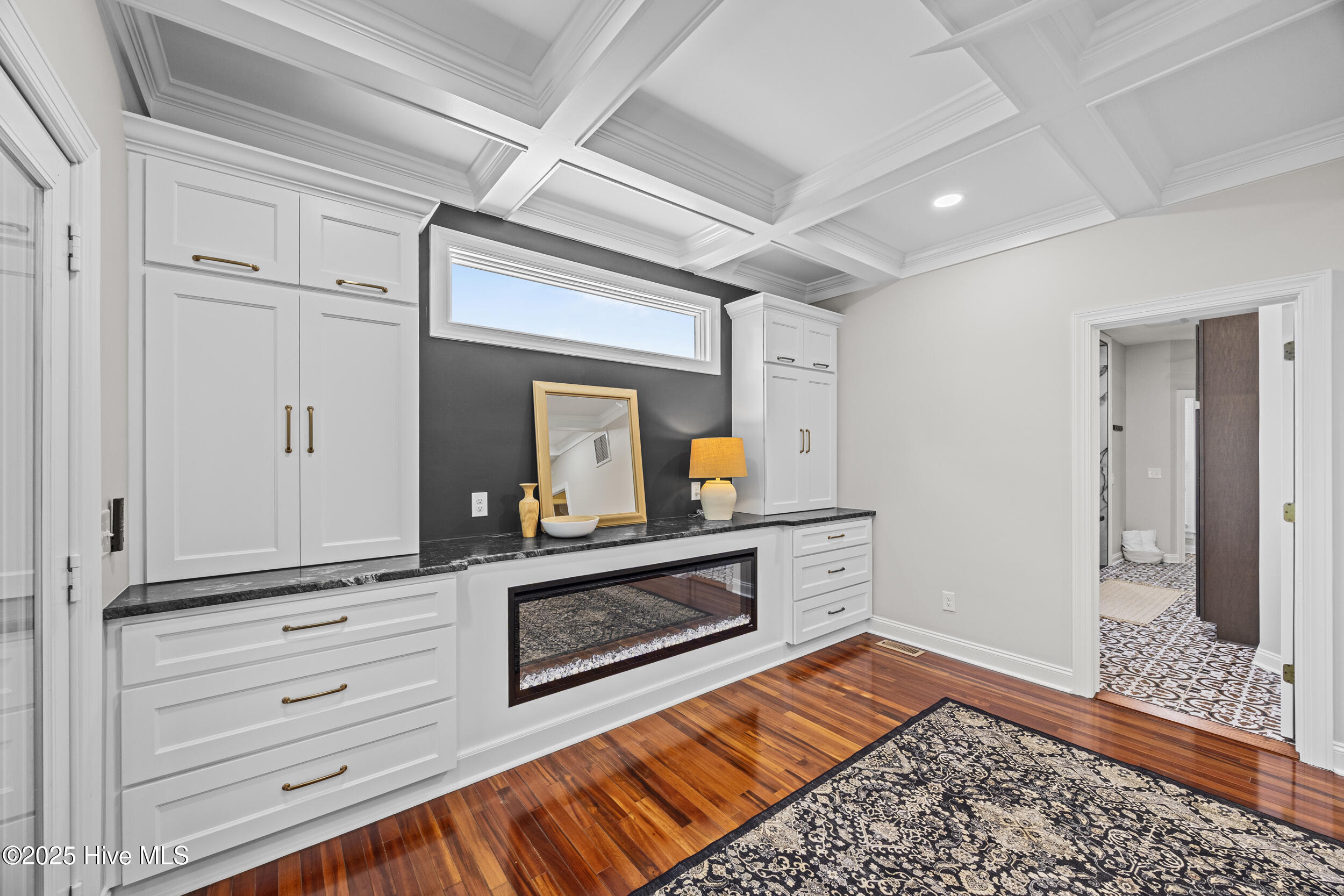 100519629 | Photo 29