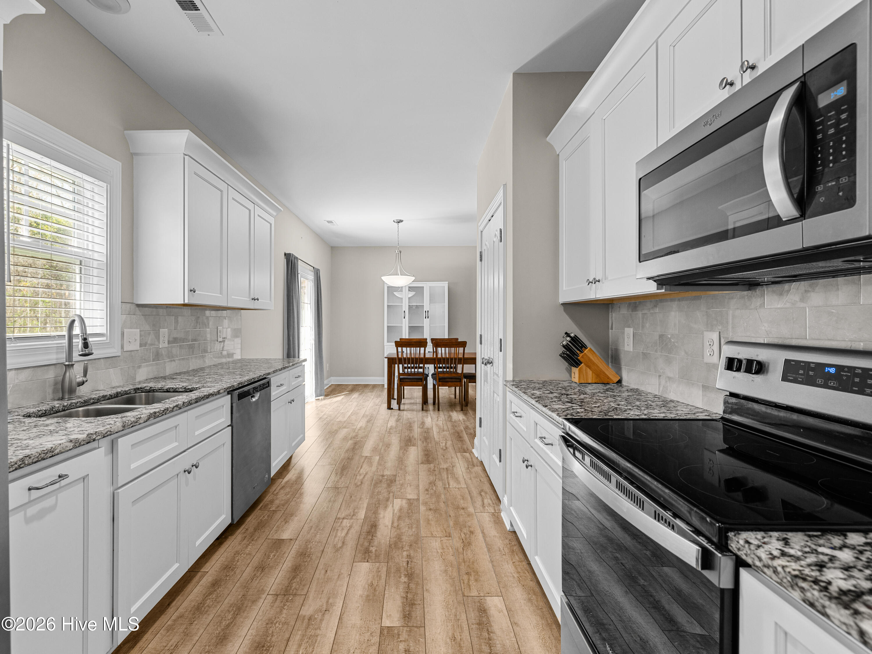 100560516 | Photo 25