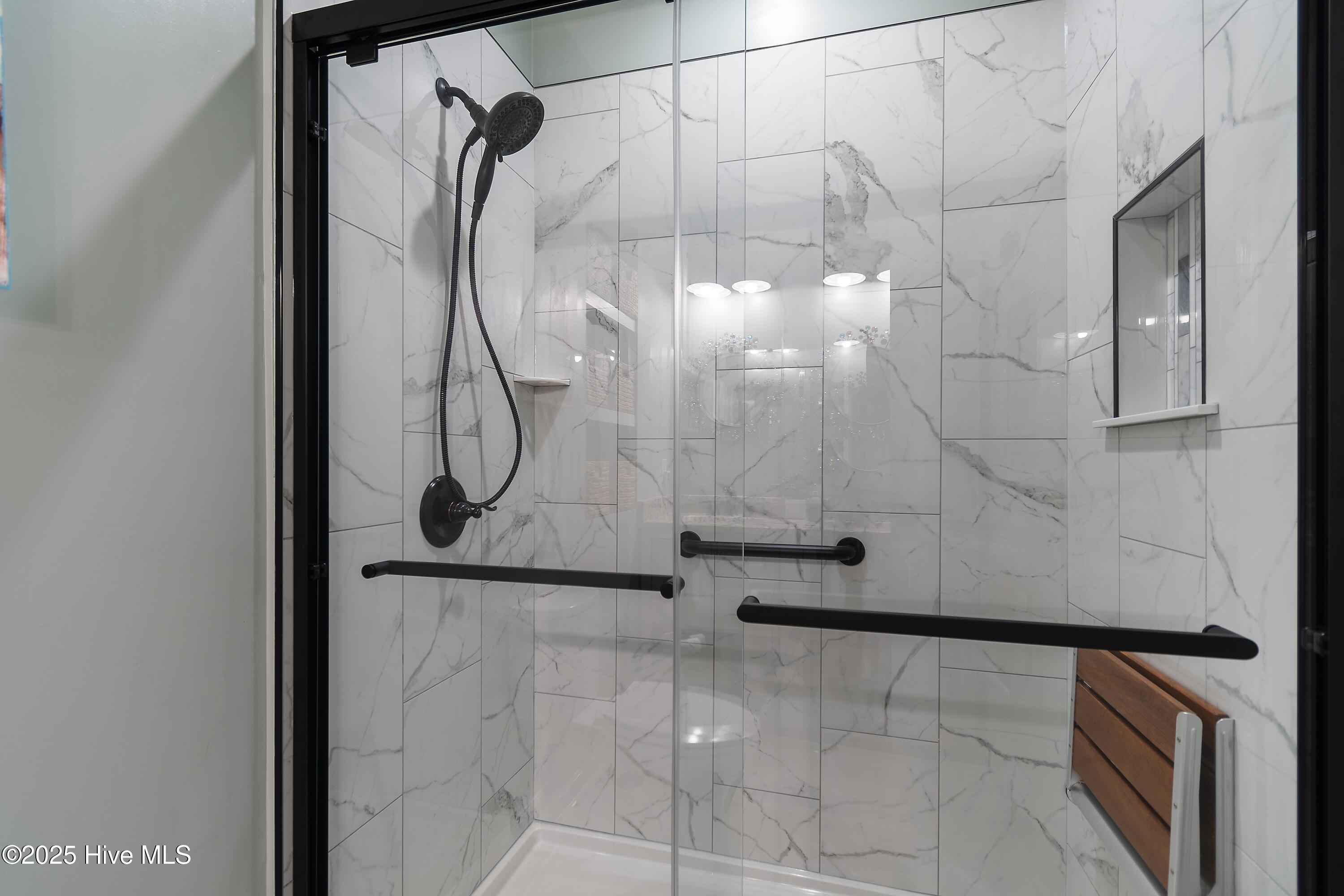 100538437 | Photo 29