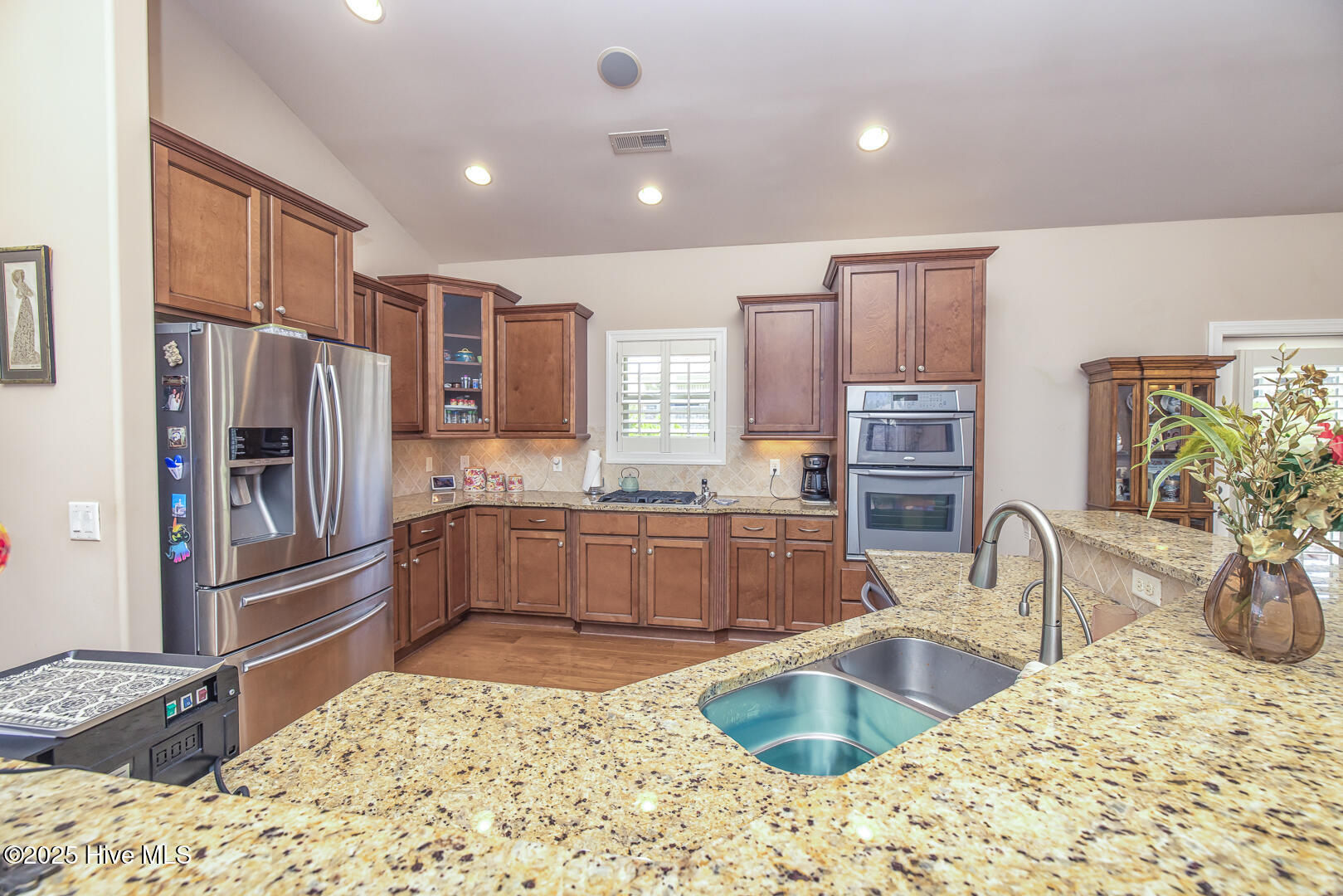 100548390 | Photo 10