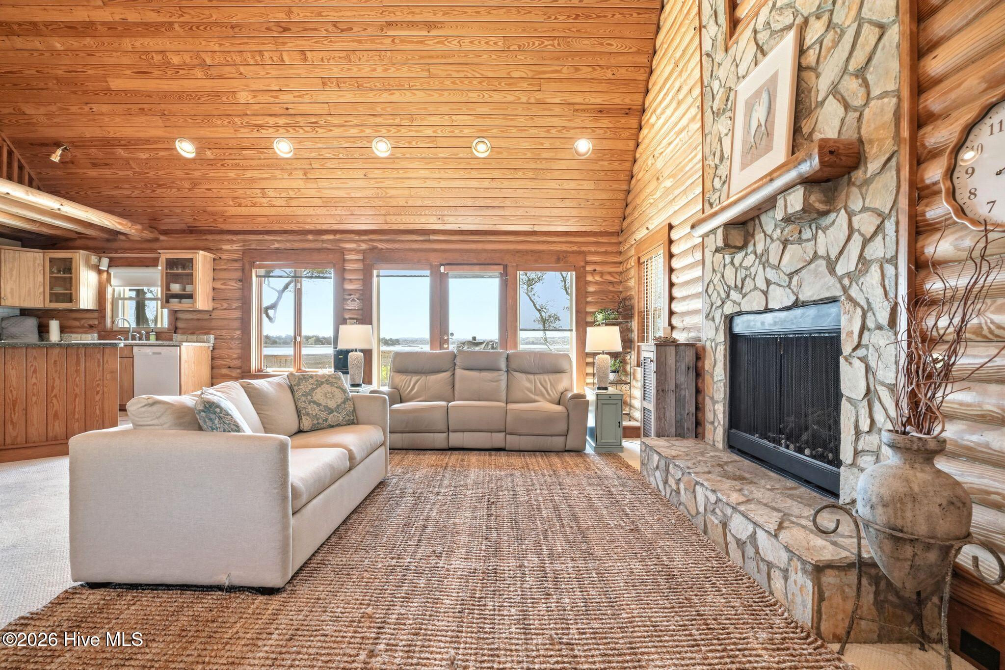 100565055 | Photo 20