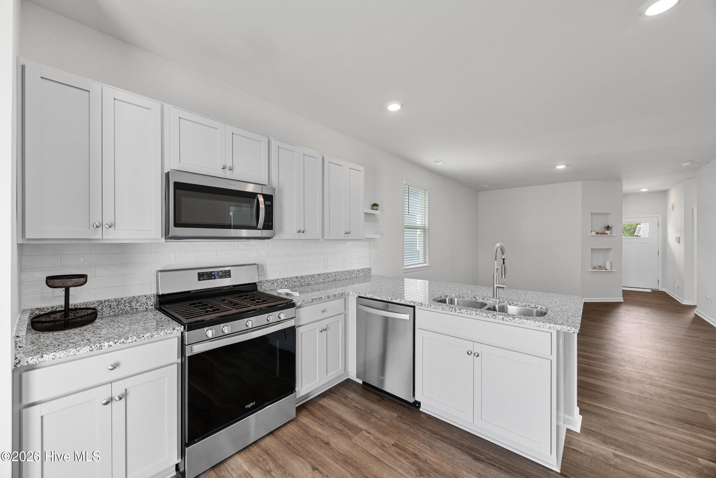 100565485 | Photo 20