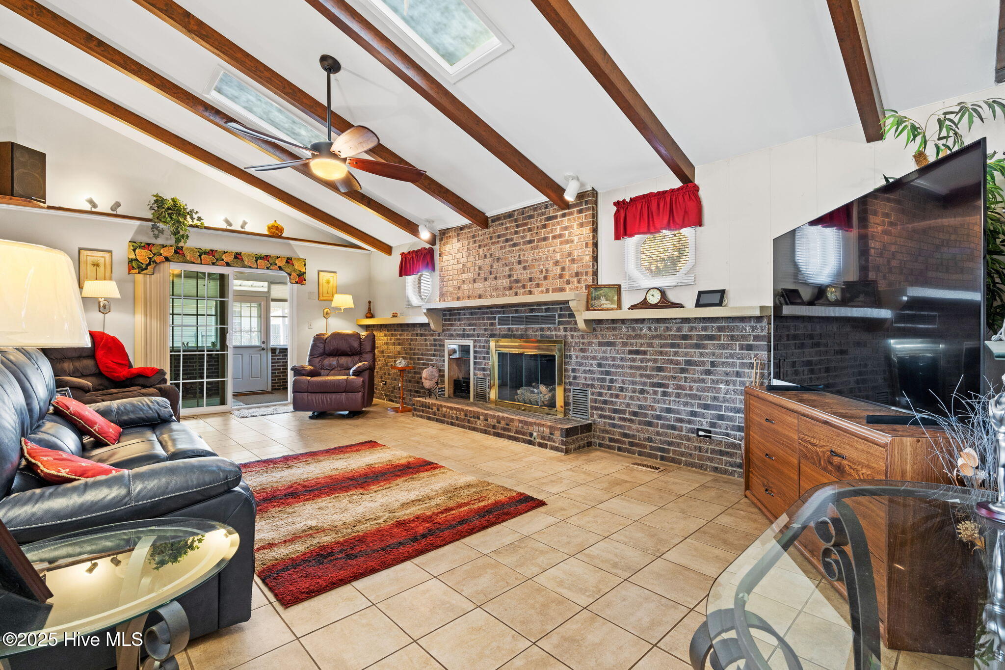 100543721 | Photo 27