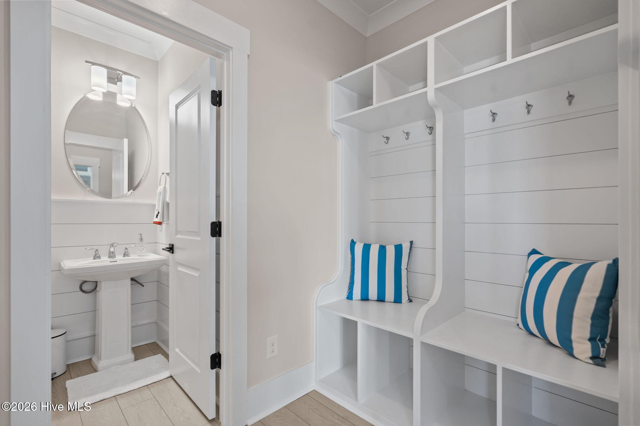 100555994 | Photo 27