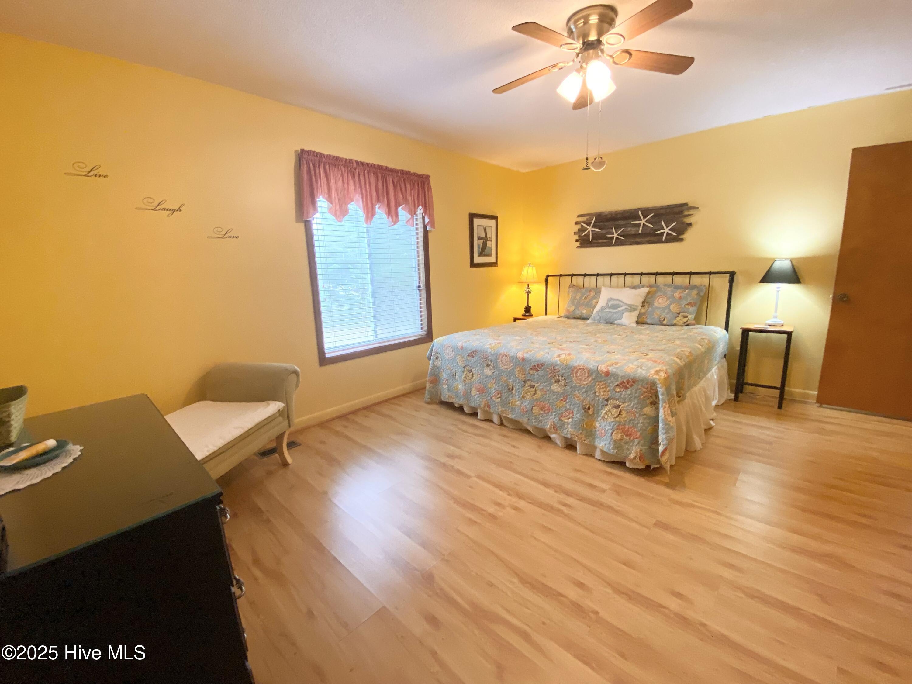 100501083 | Photo 16