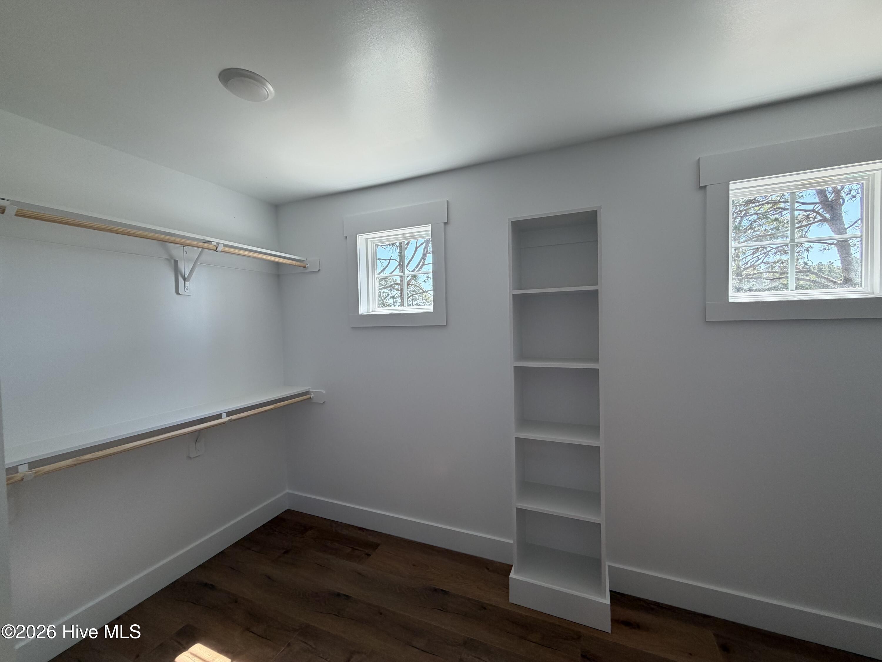 100568393 | Photo 43