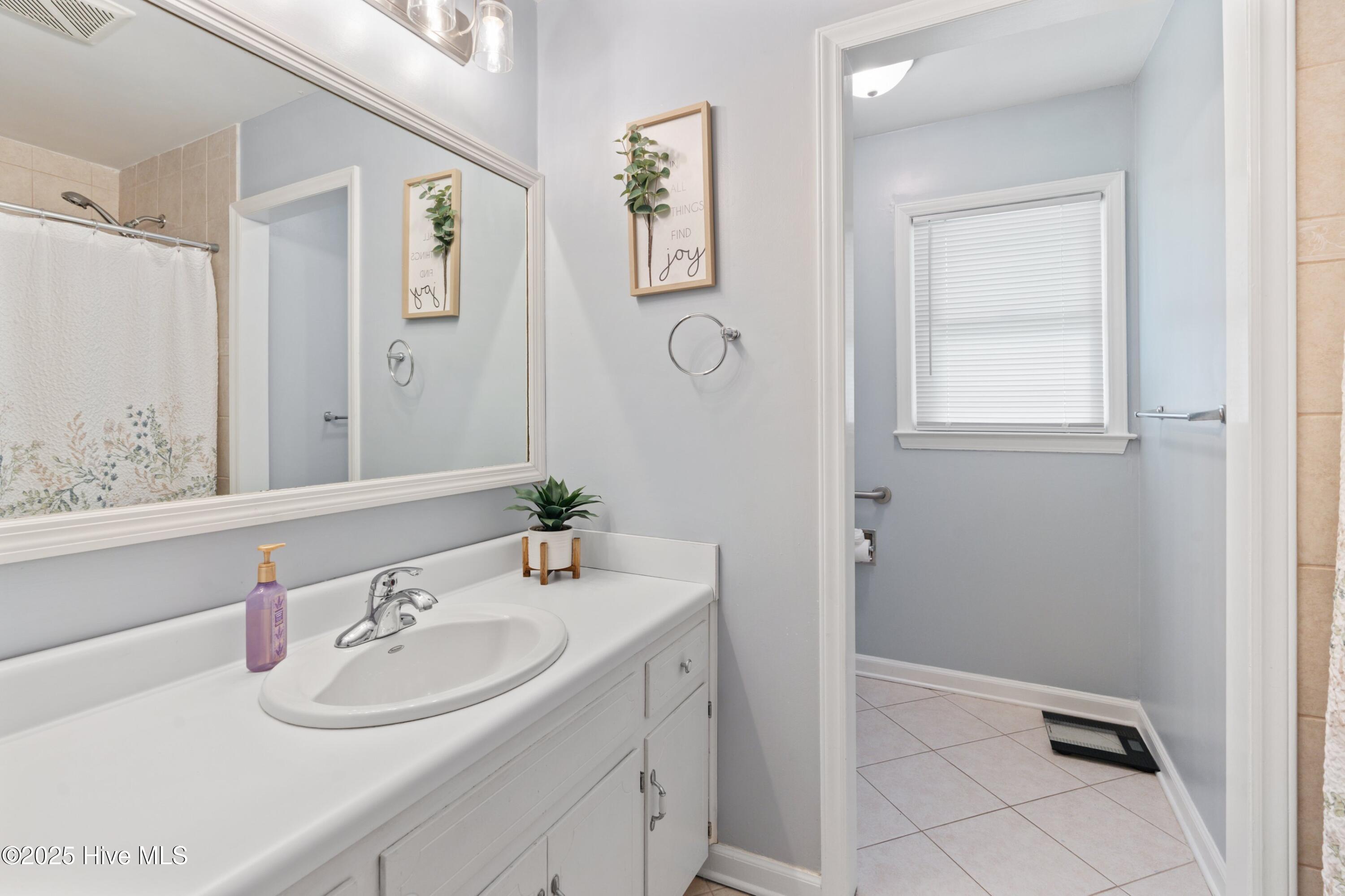 100526163 | Photo 23