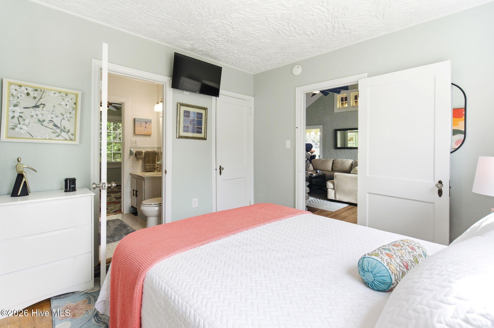 100565757 | Photo 33