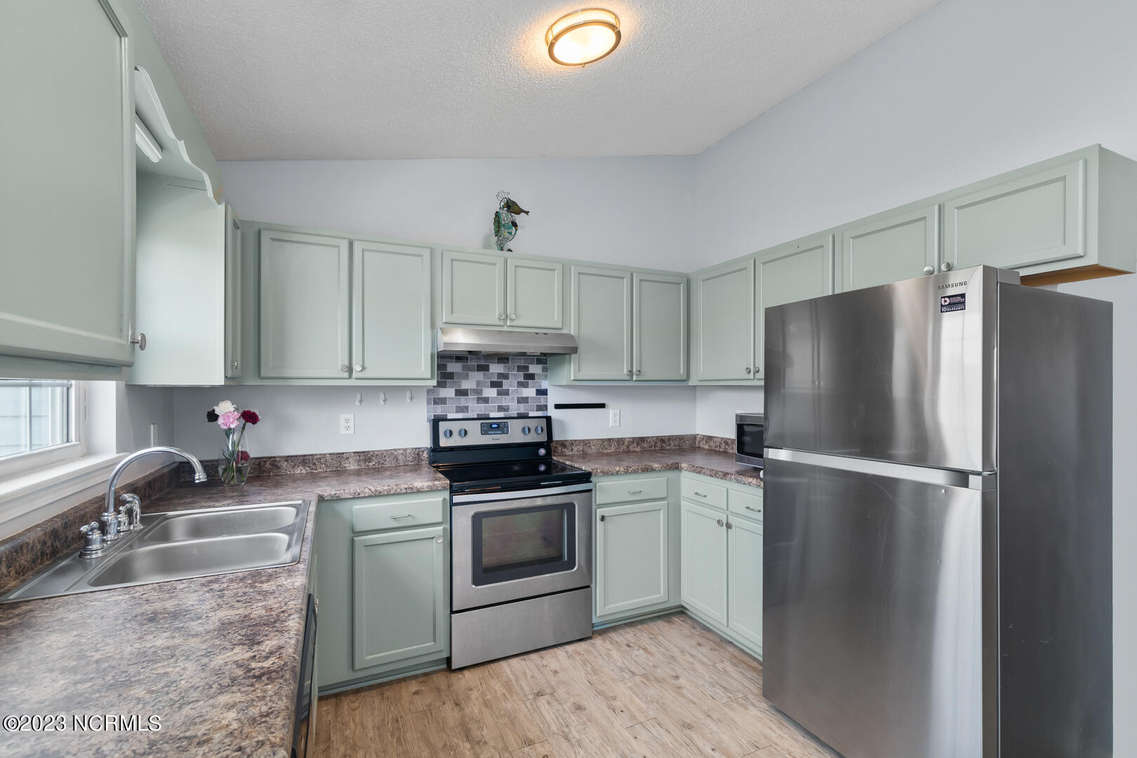 100542320 | Photo 17