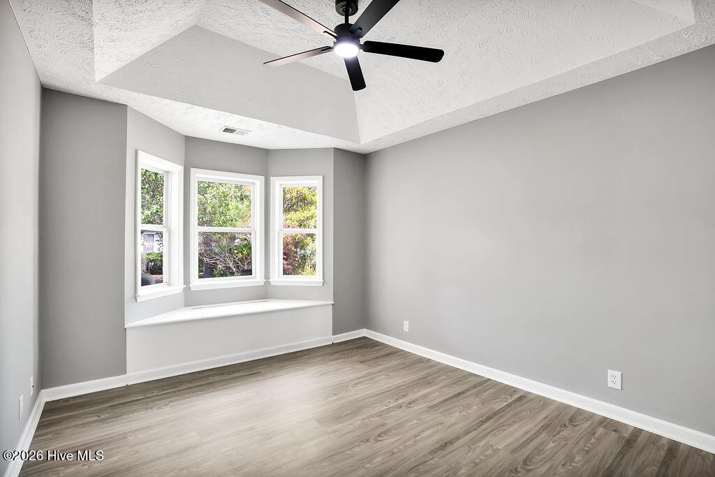 100567951 | Photo 30