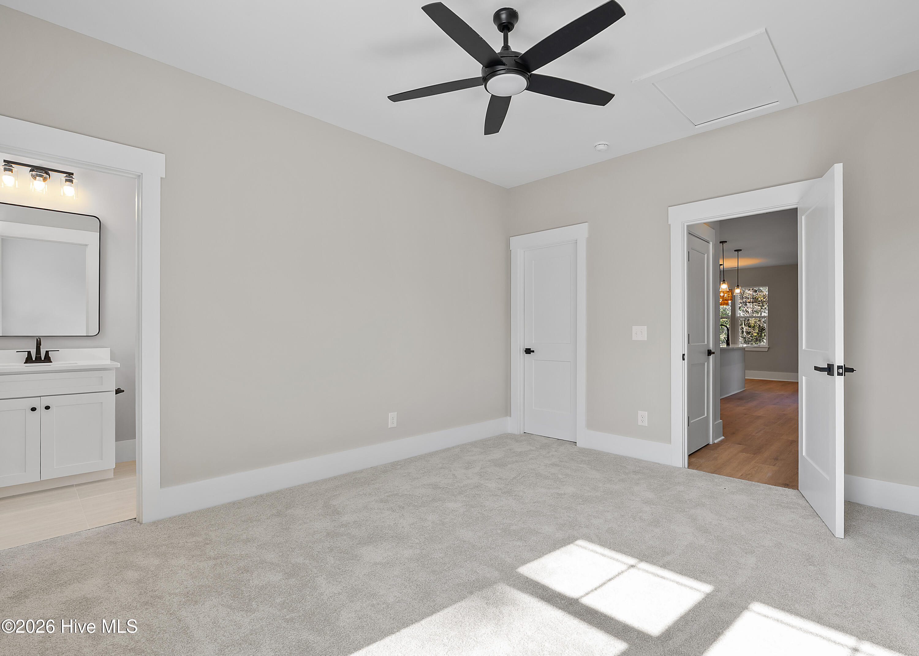 100566286 | Photo 27