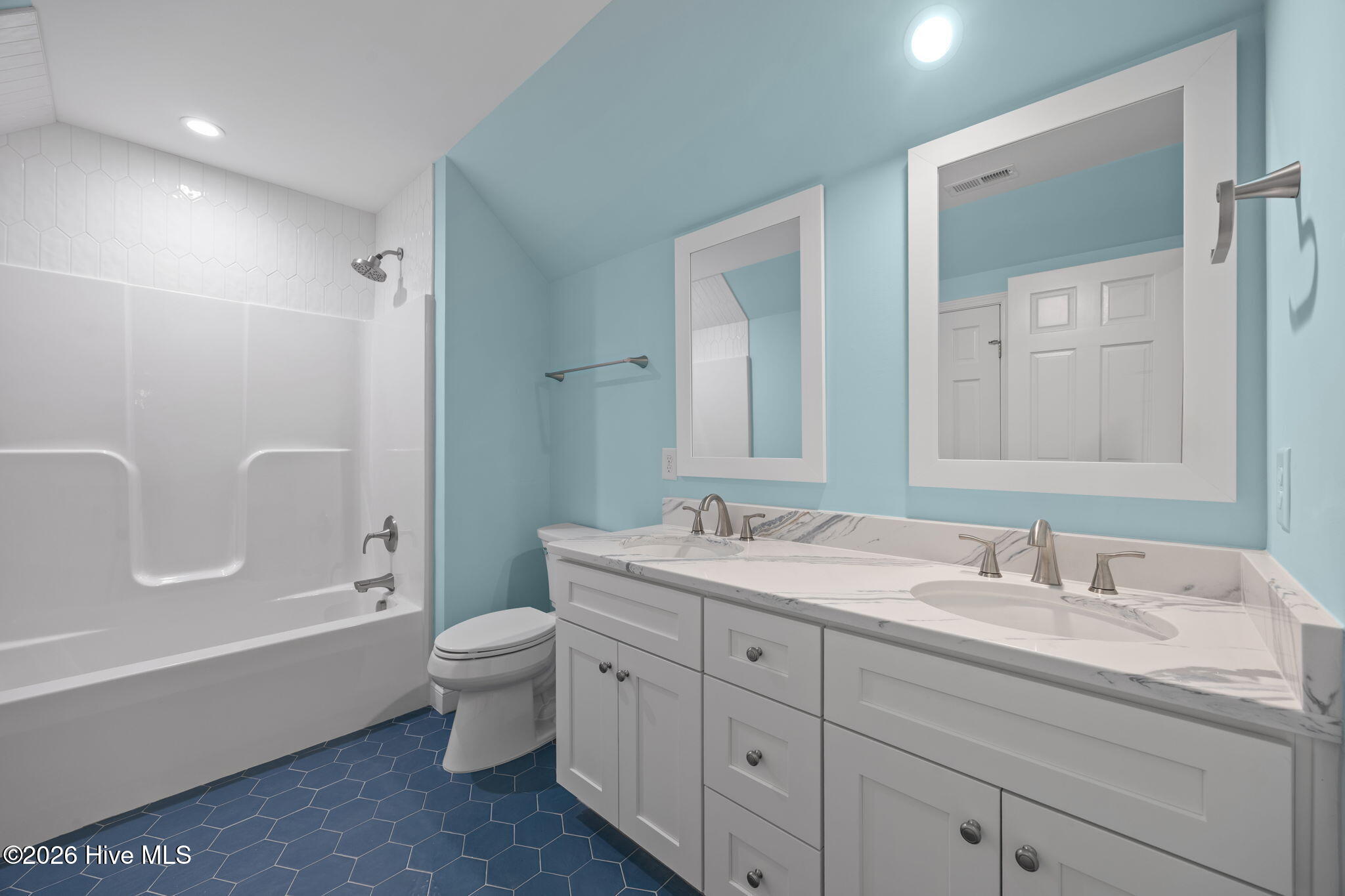 100568646 | Photo 29