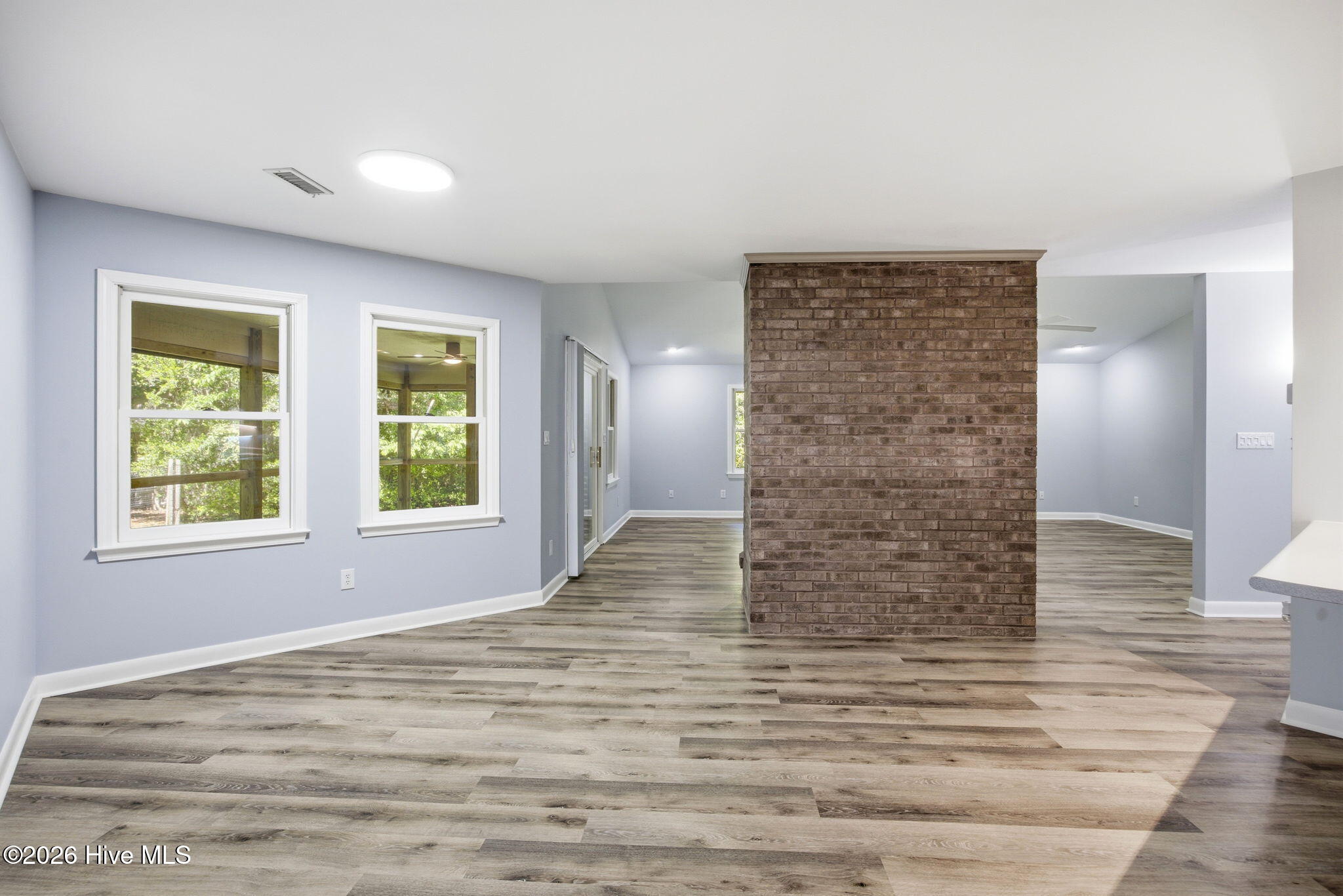 100569469 | Photo 20