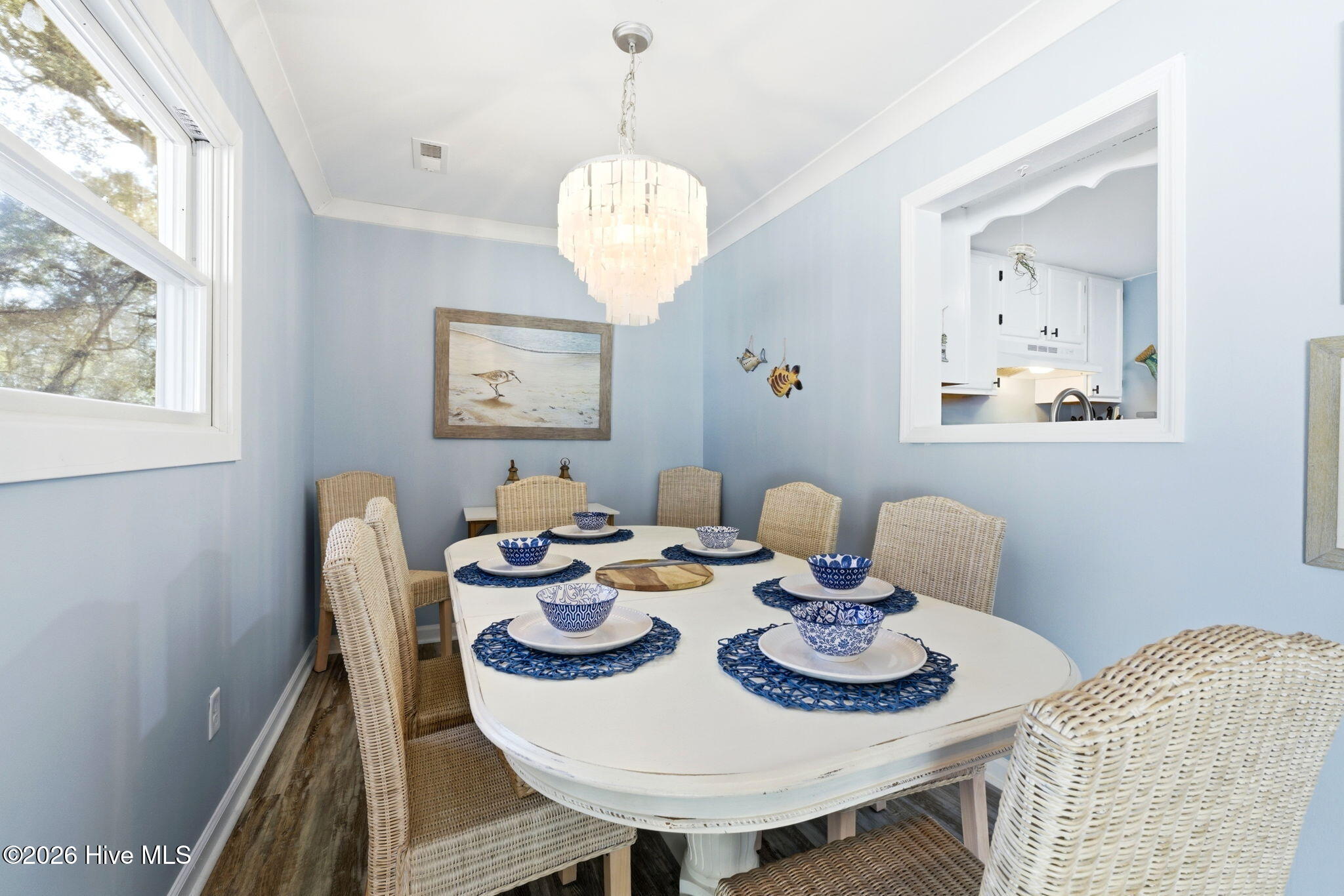 100560185 | Photo 16