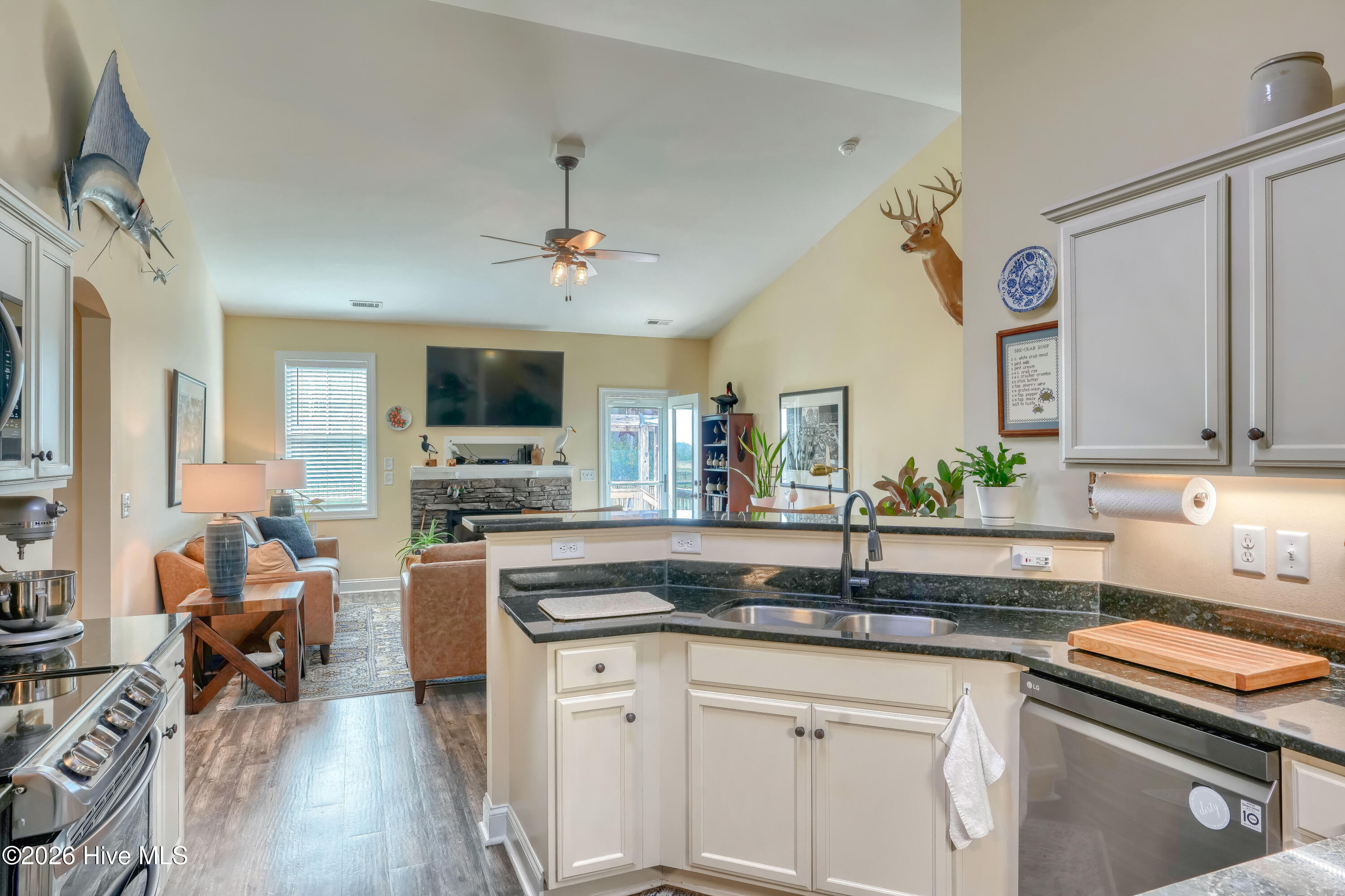 100563582 | Photo 20