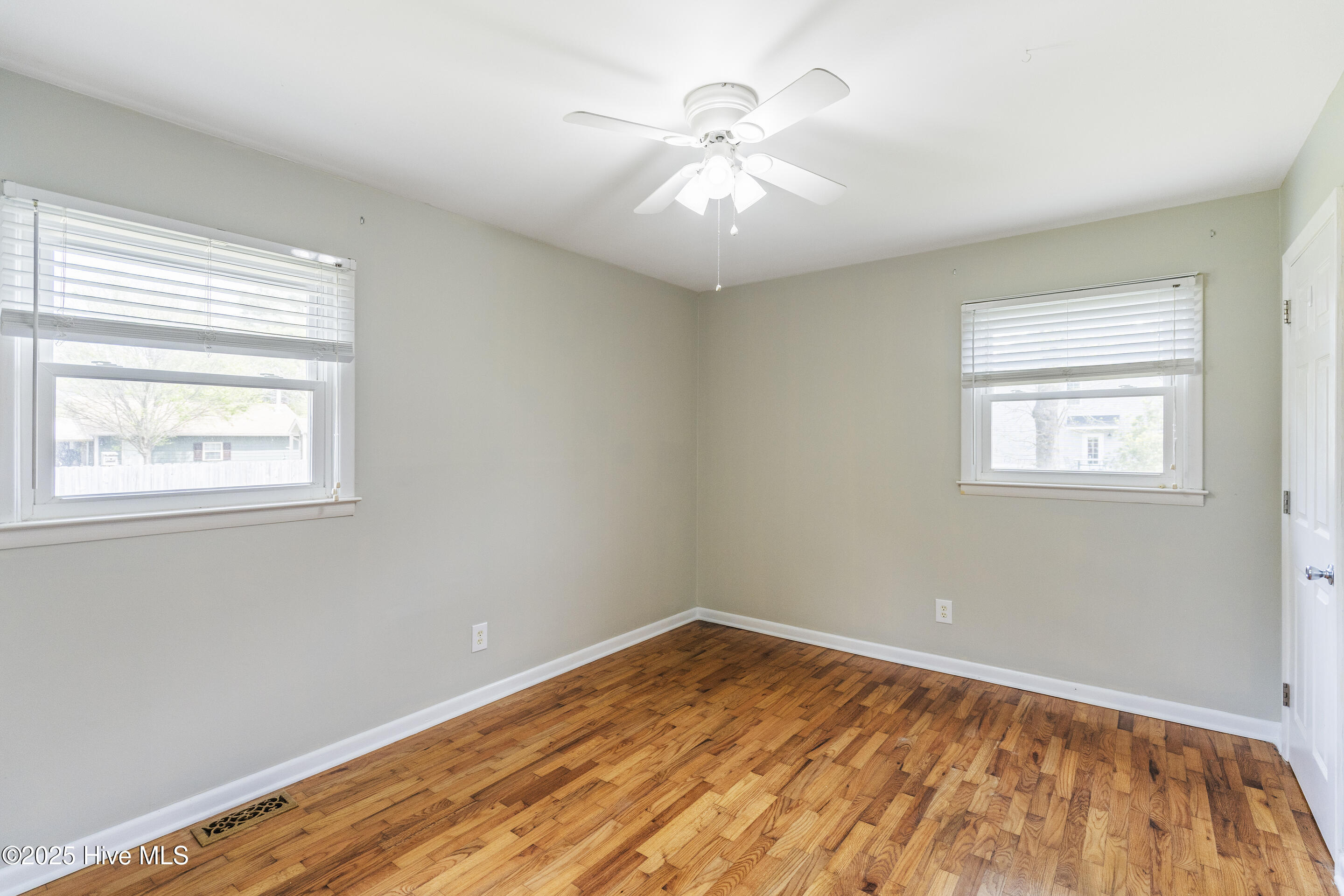 100564463 | Photo 15