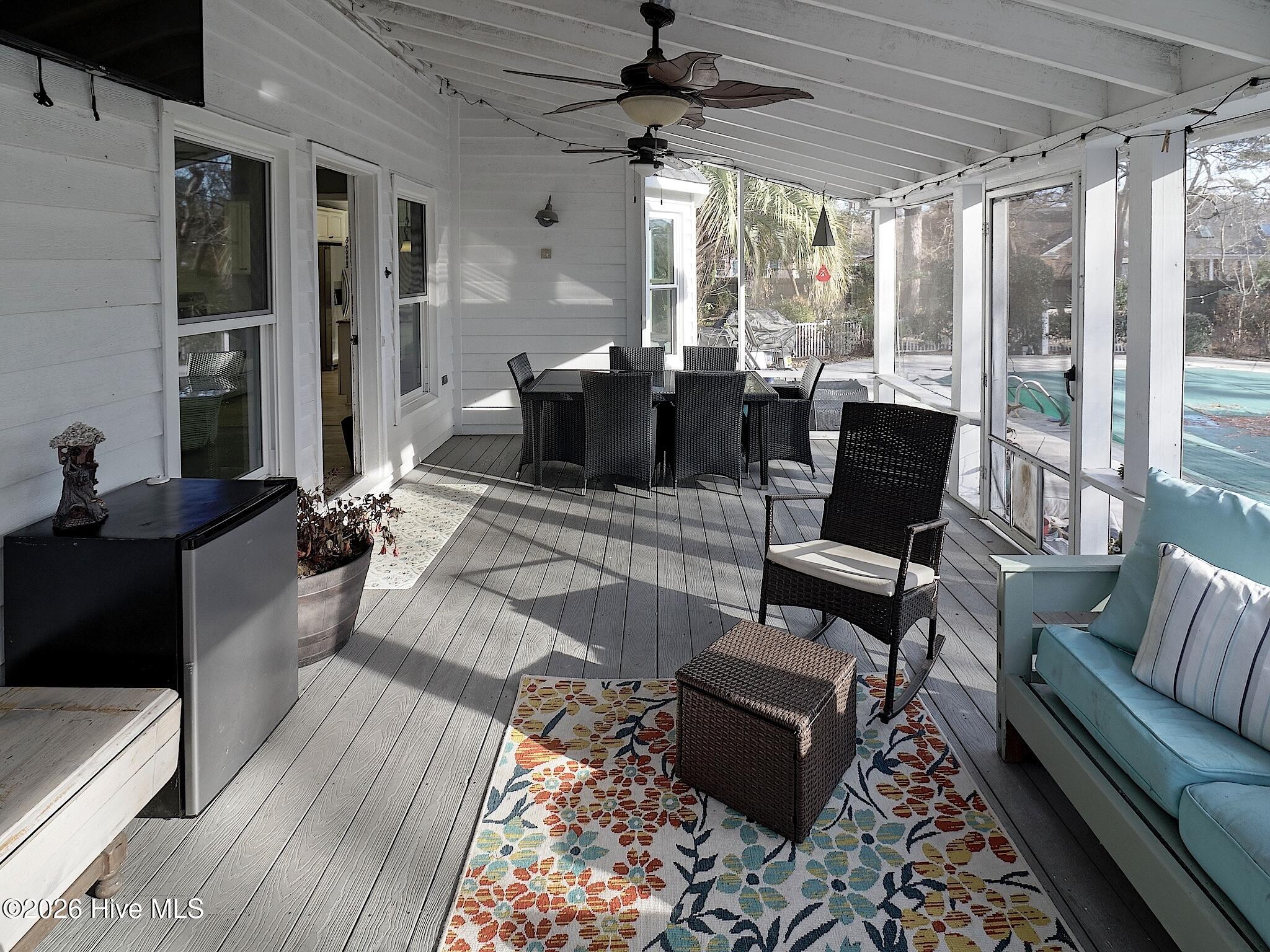 100554286 | Photo 30