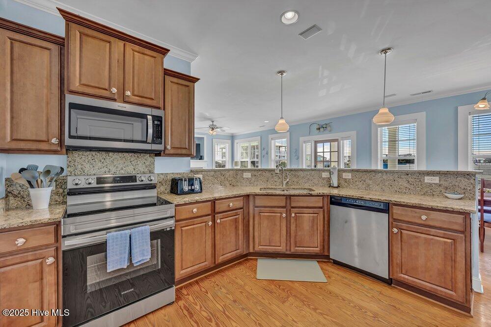 100547036 | Photo 12