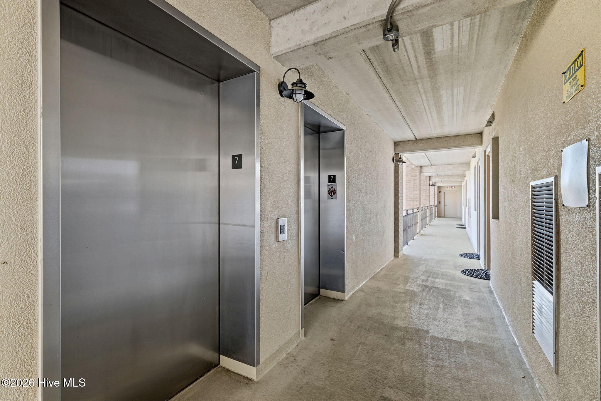 100557626 | Photo 25