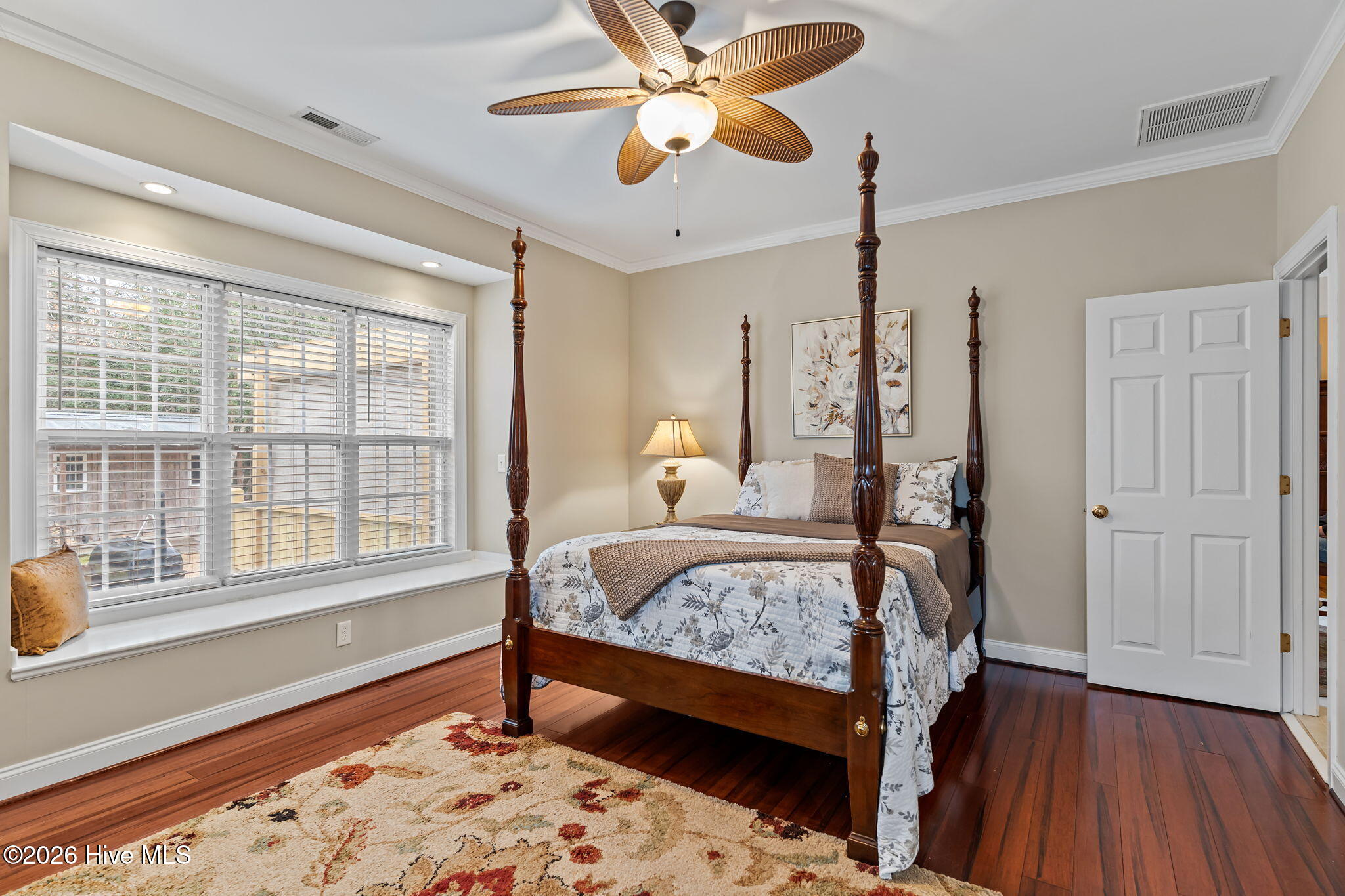 100556977 | Photo 37