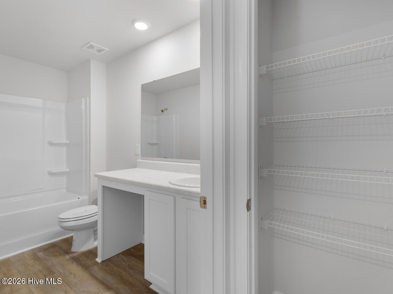 100556857 | Photo 35