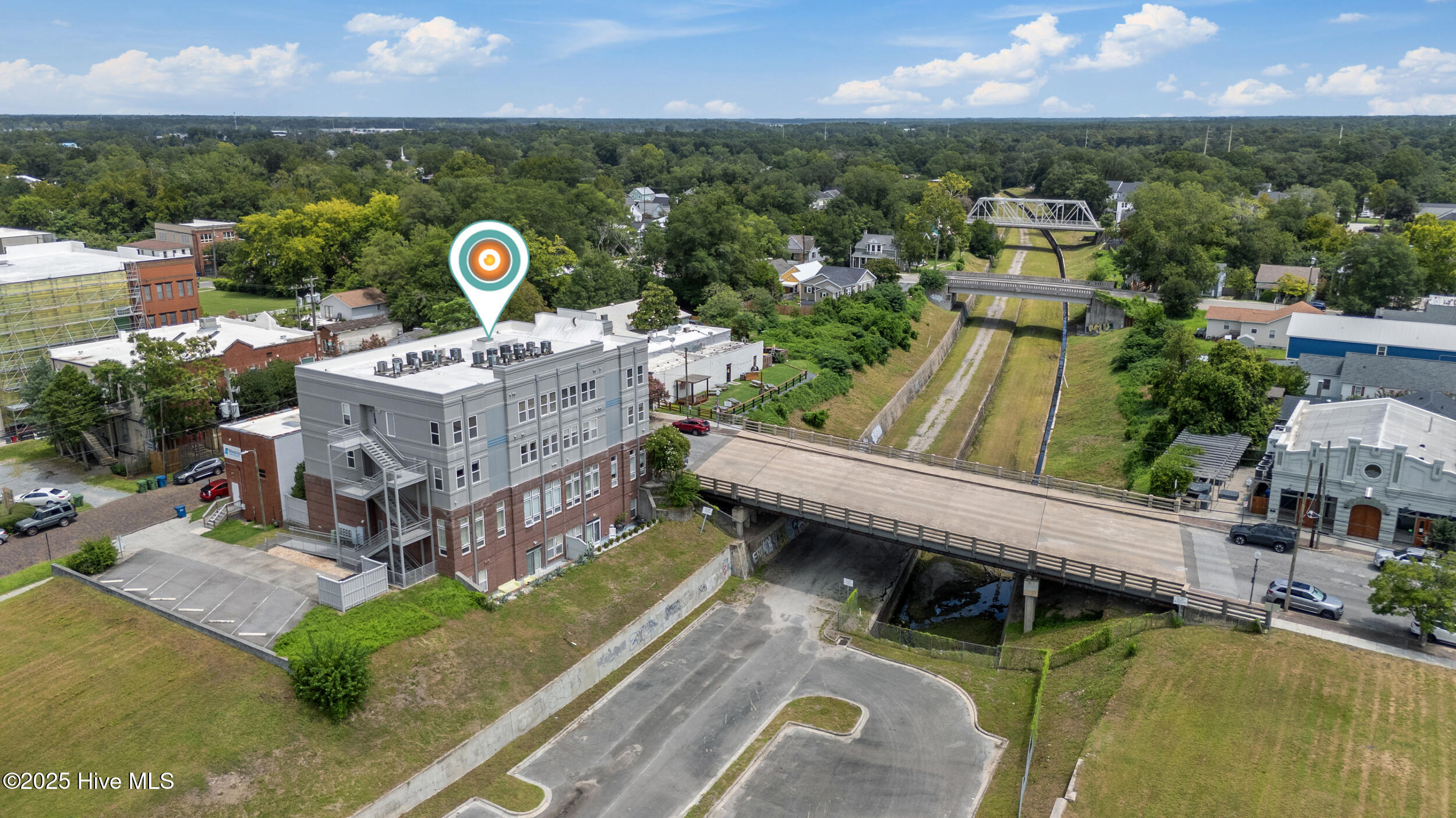 100523364 | Photo 31