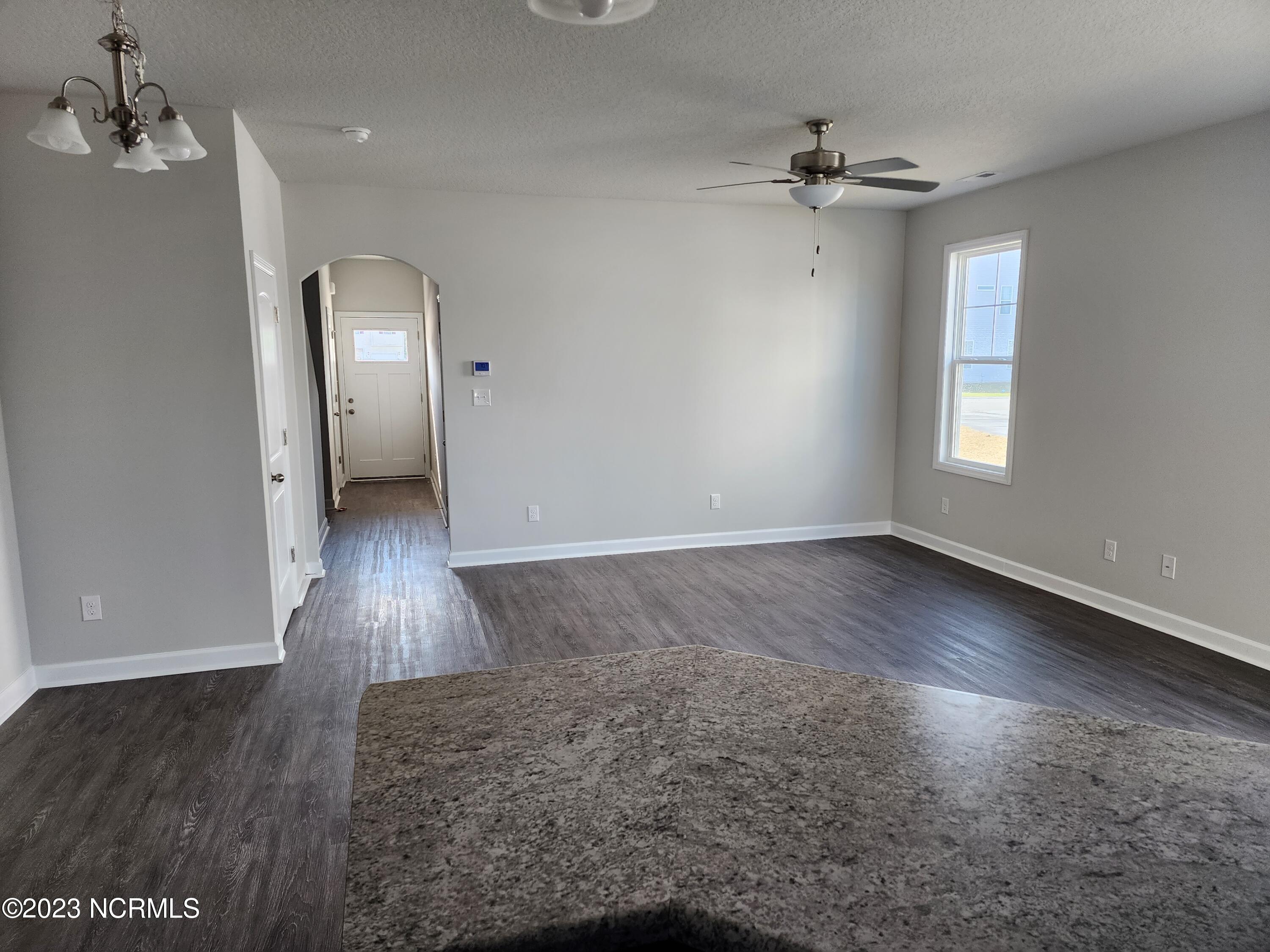 100524735 | Photo 11