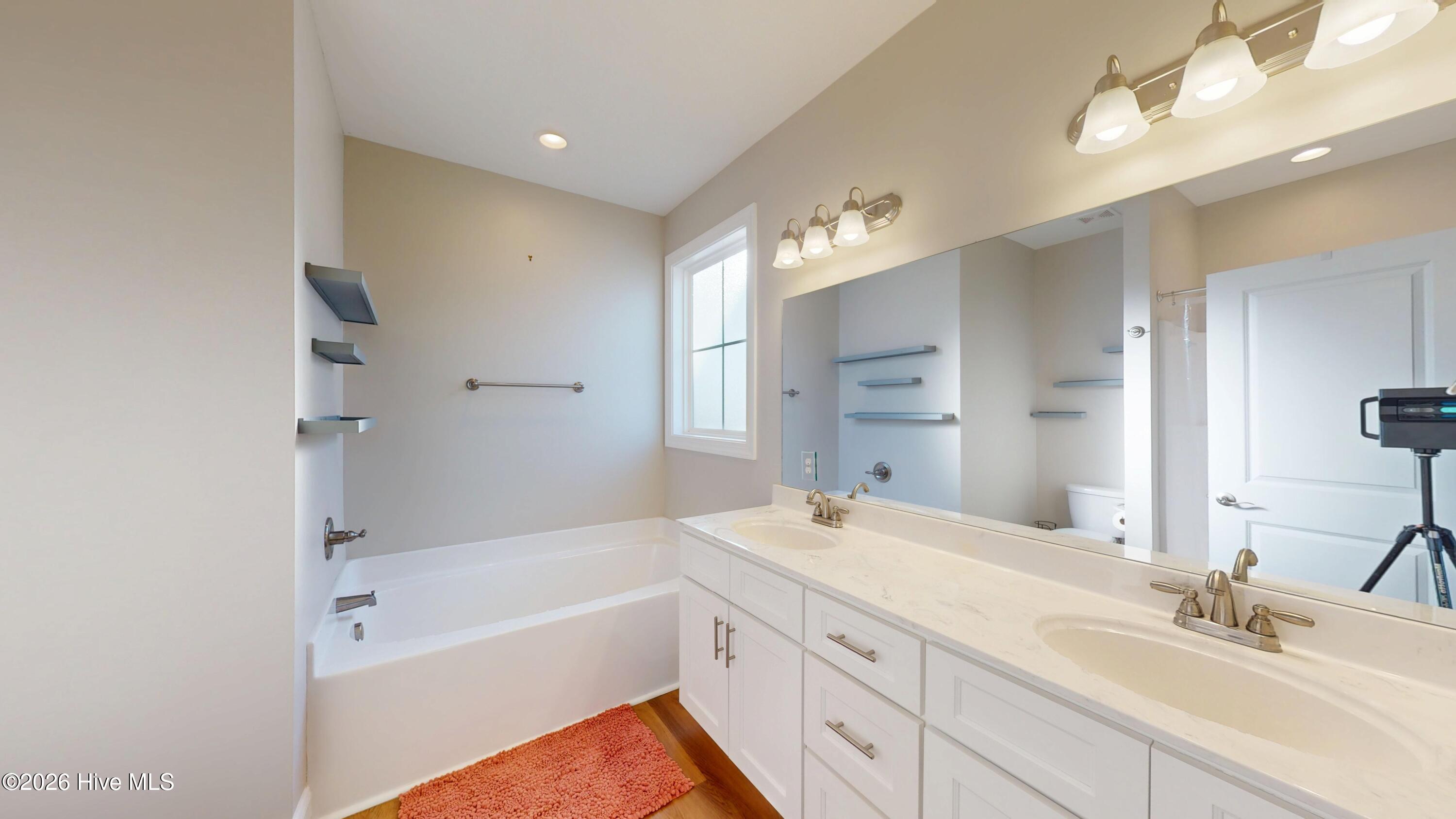 100547102 | Photo 39