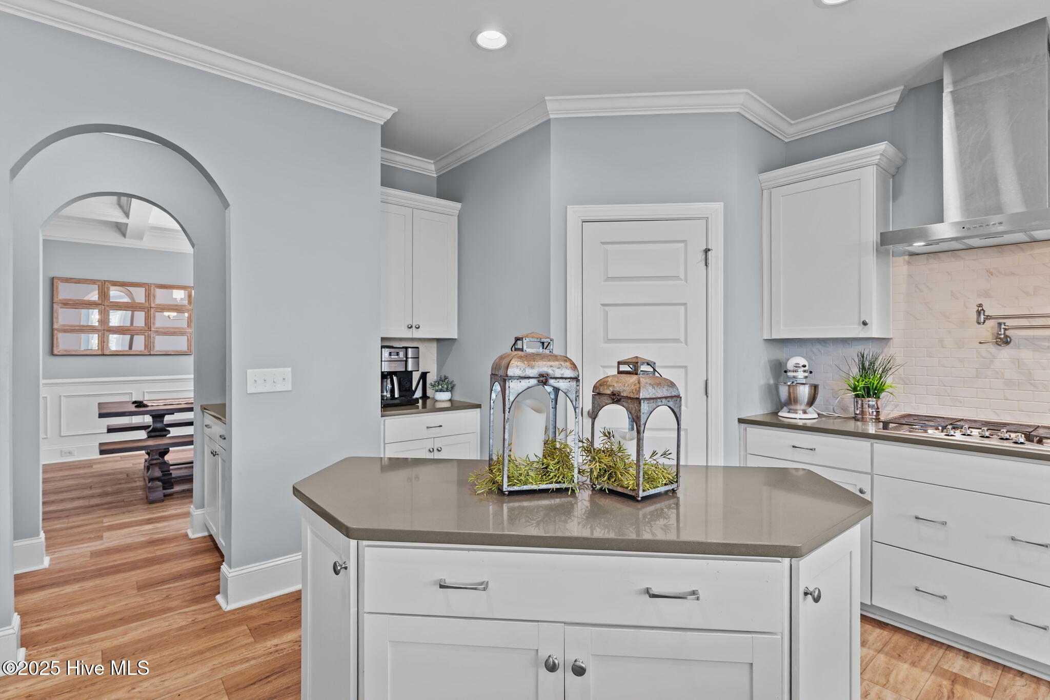 100525303 | Photo 23