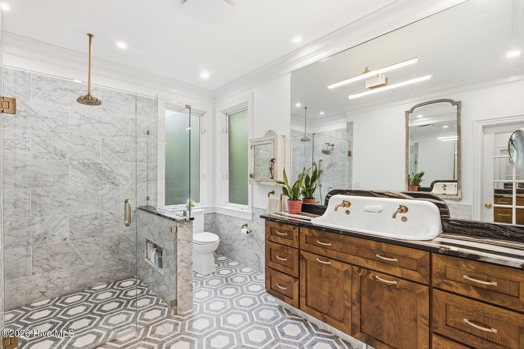 100565828 | Photo 34