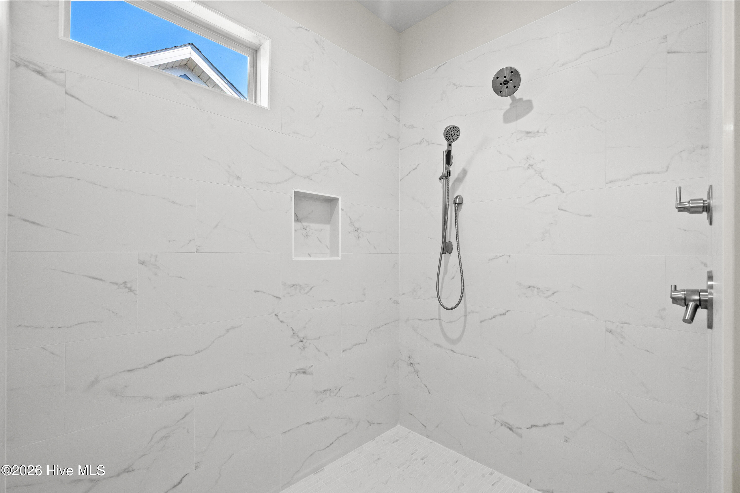 100563444 | Photo 33