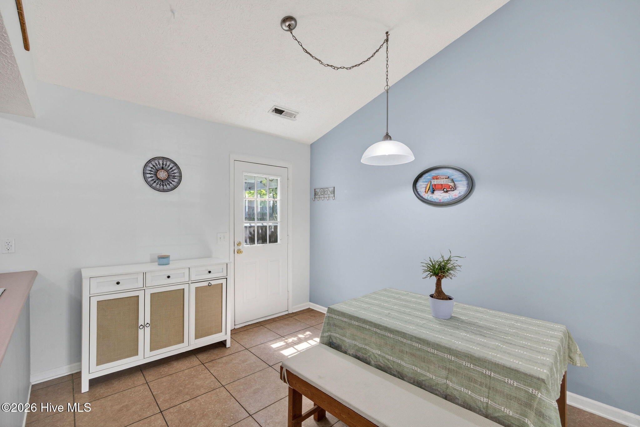 100567464 | Photo 12