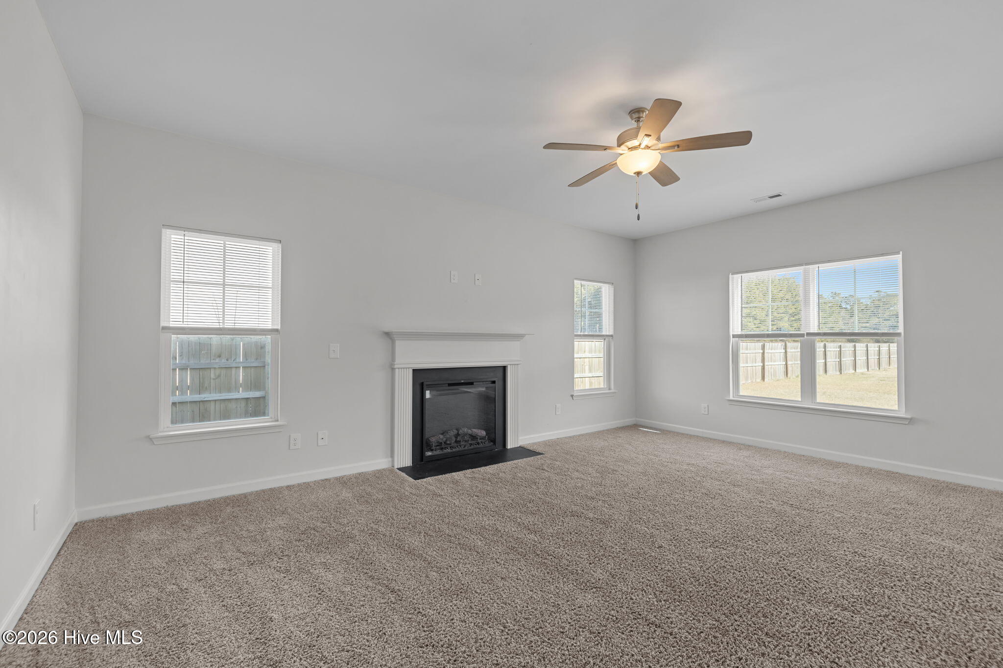 309 Sunrose Drive, Maysville, NC 28555 – photo 6: 5-web-or-mls-1S3A6481