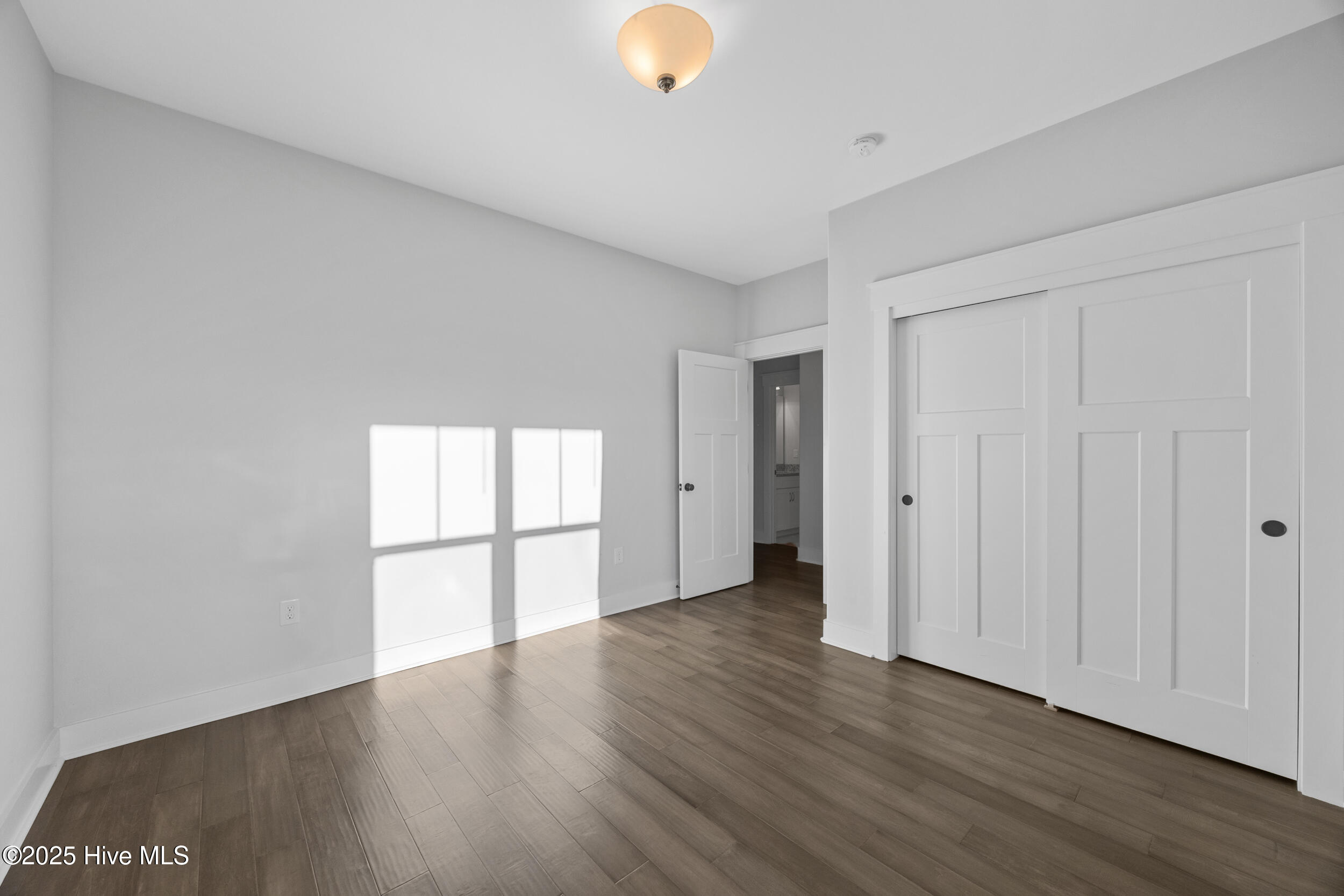 100545820 | Photo 24