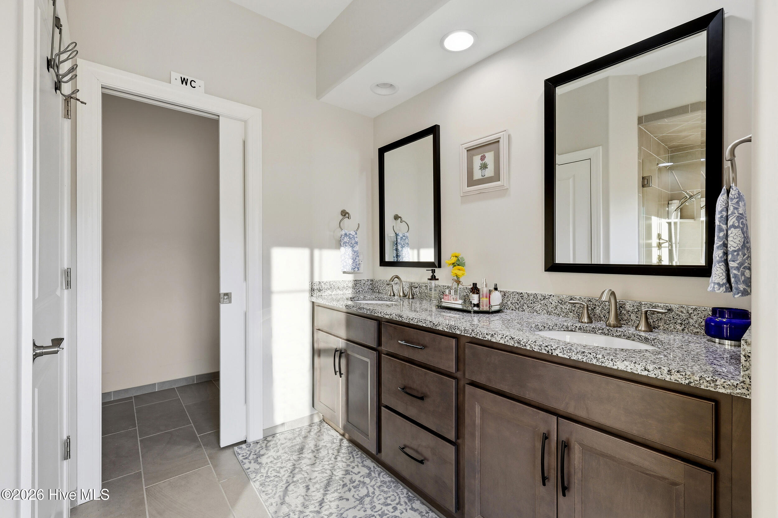 100551027 | Photo 33