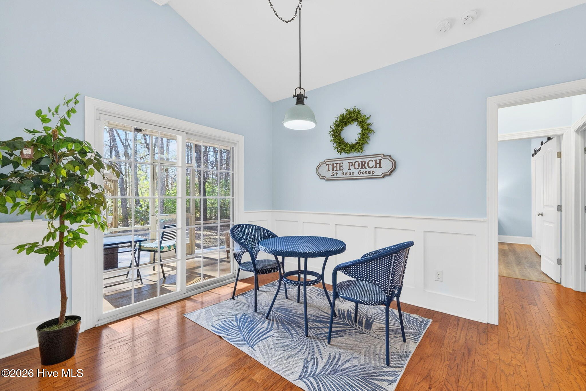 100558645 | Photo 28