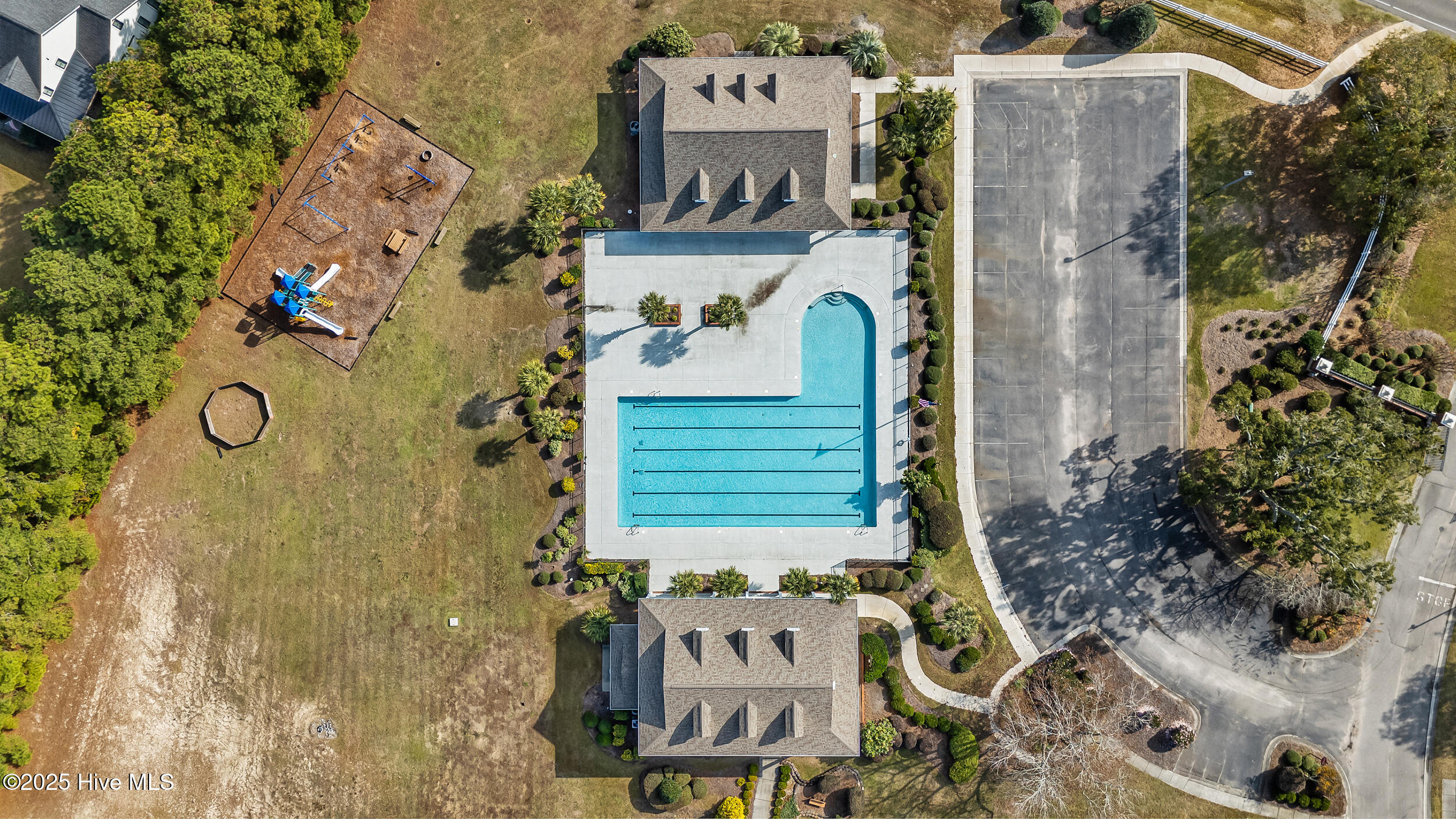 100570509 | Photo 95