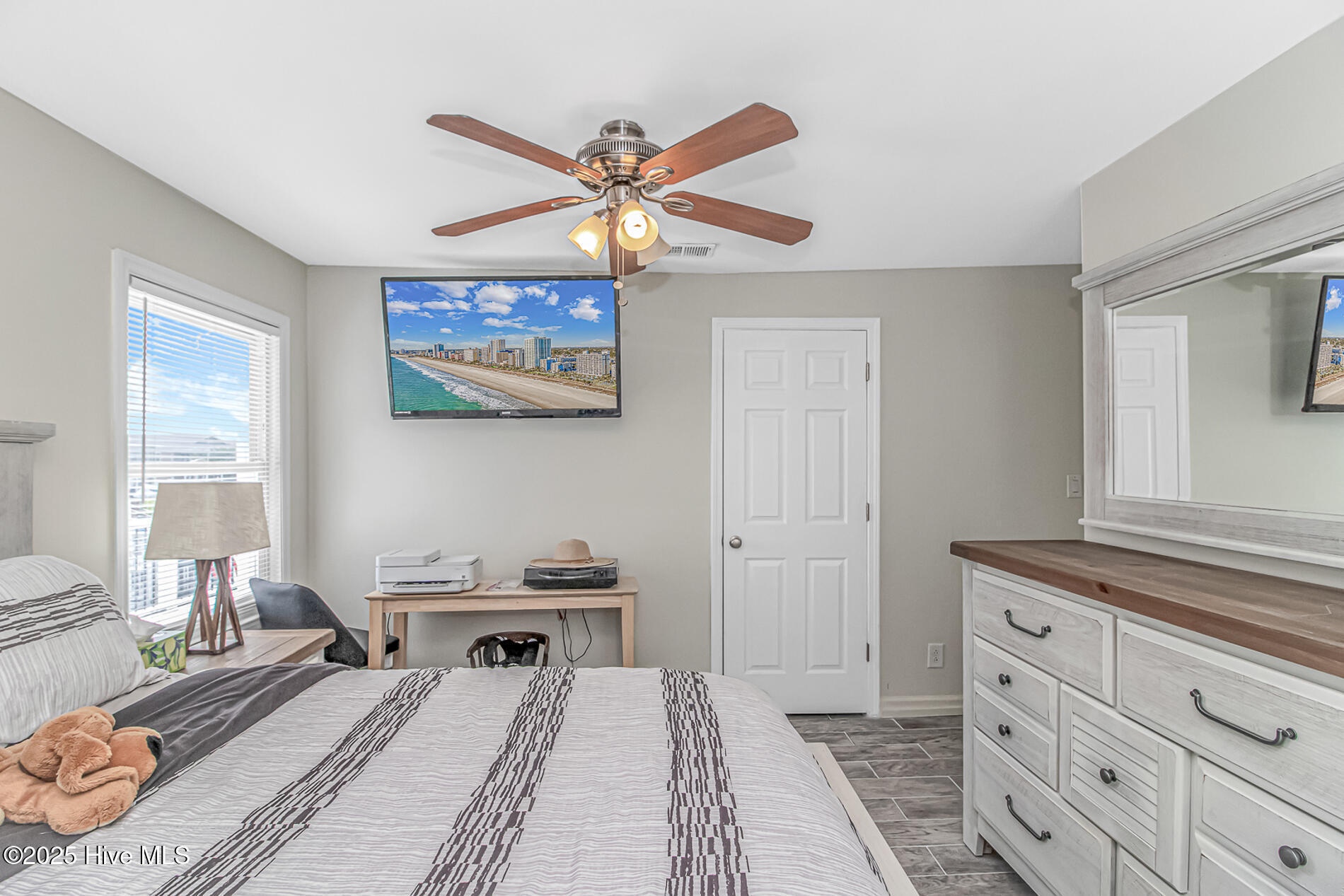 100547070 | Photo 15