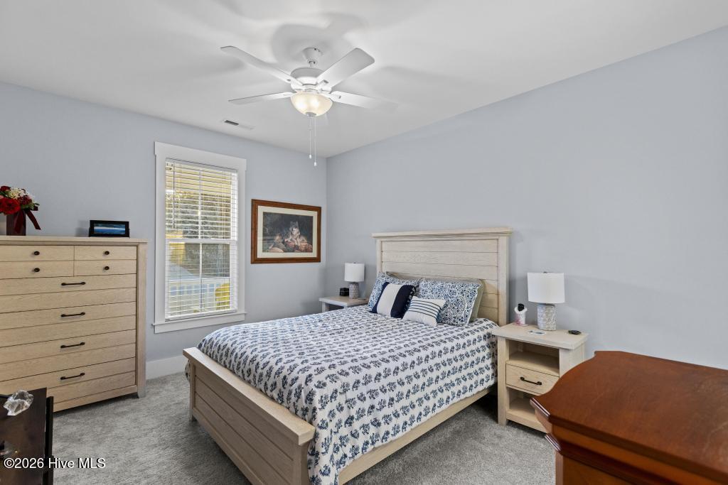 100569844 | Photo 44