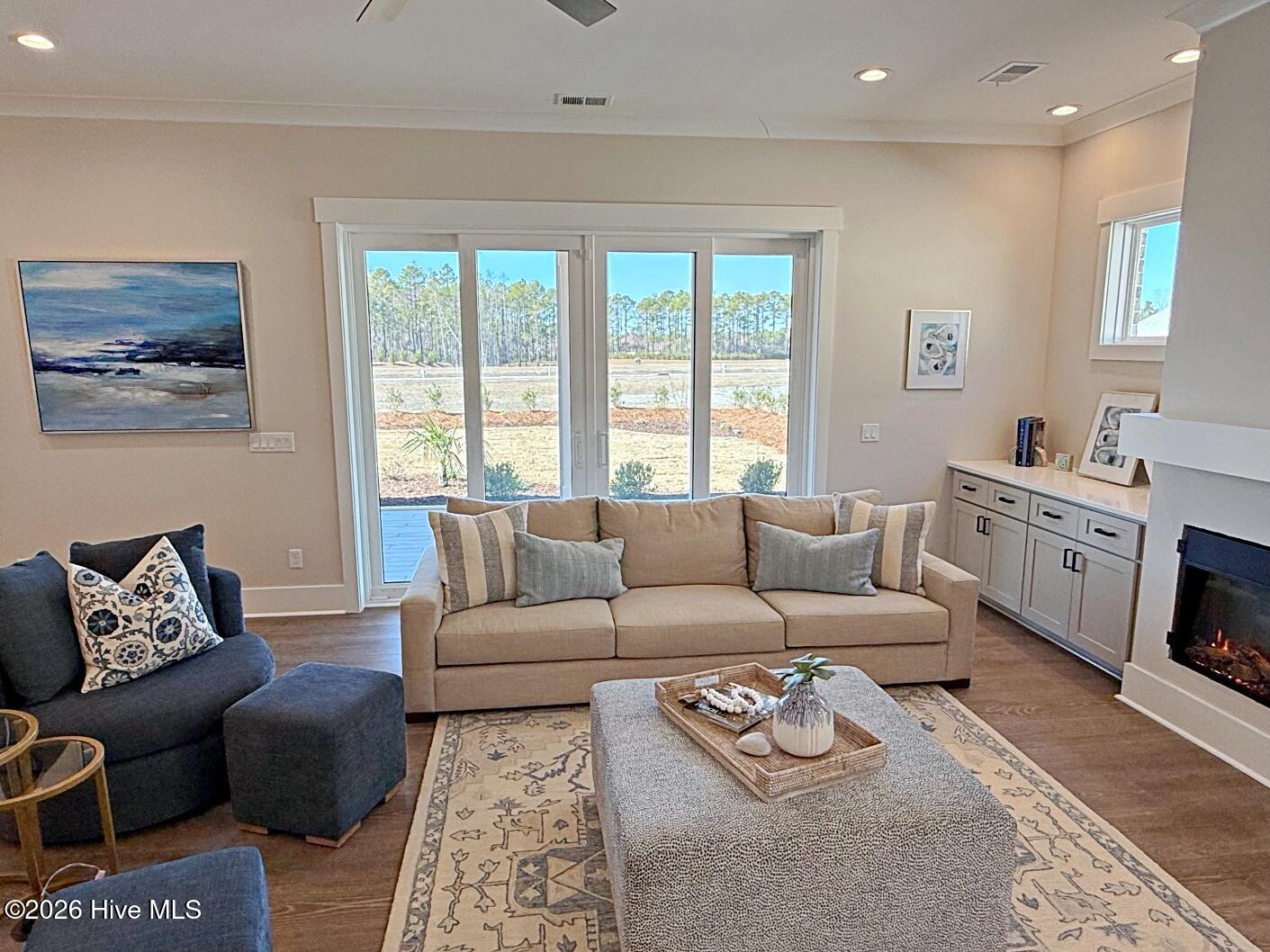 100553338 | Photo 18