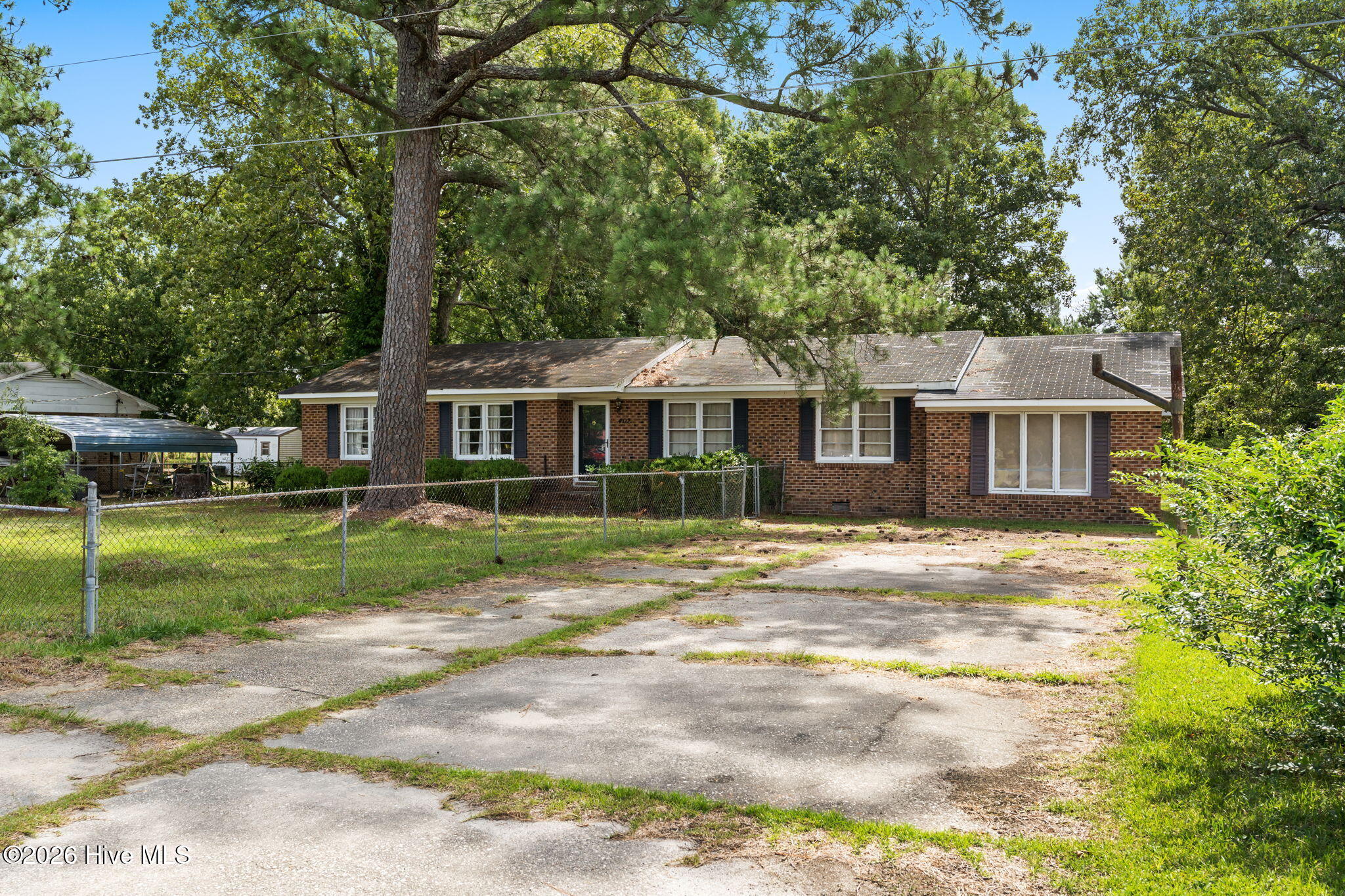 Exterior photo of 402 5th Street, Bladenboro, NC 28320. MLS: 100591499